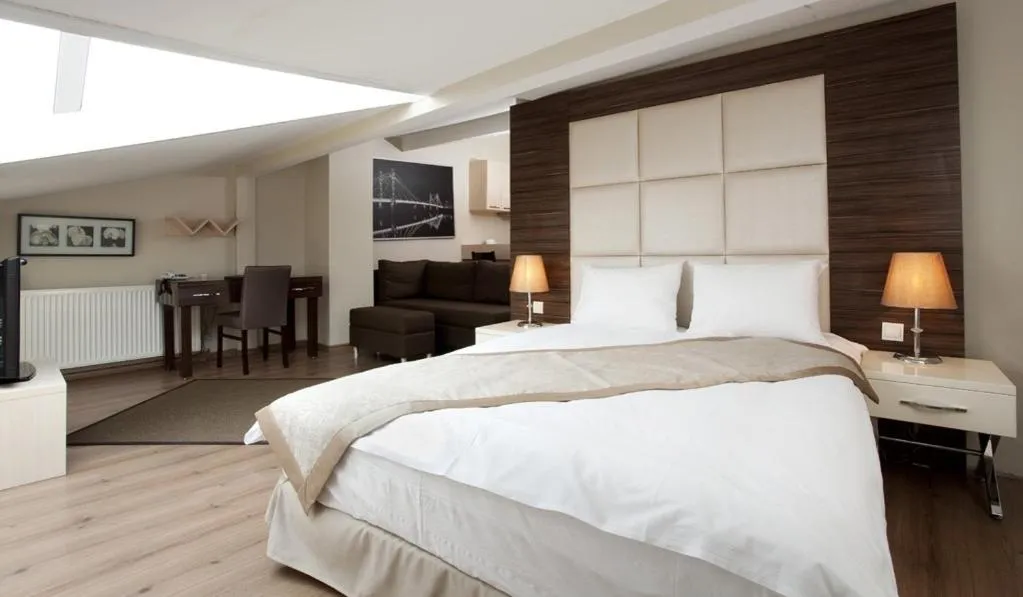 Bed in Derpa Suite Hotel