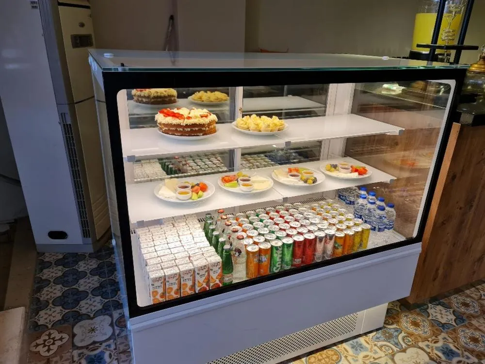 Restaurant/places to eat in Derpa Suite Hotel