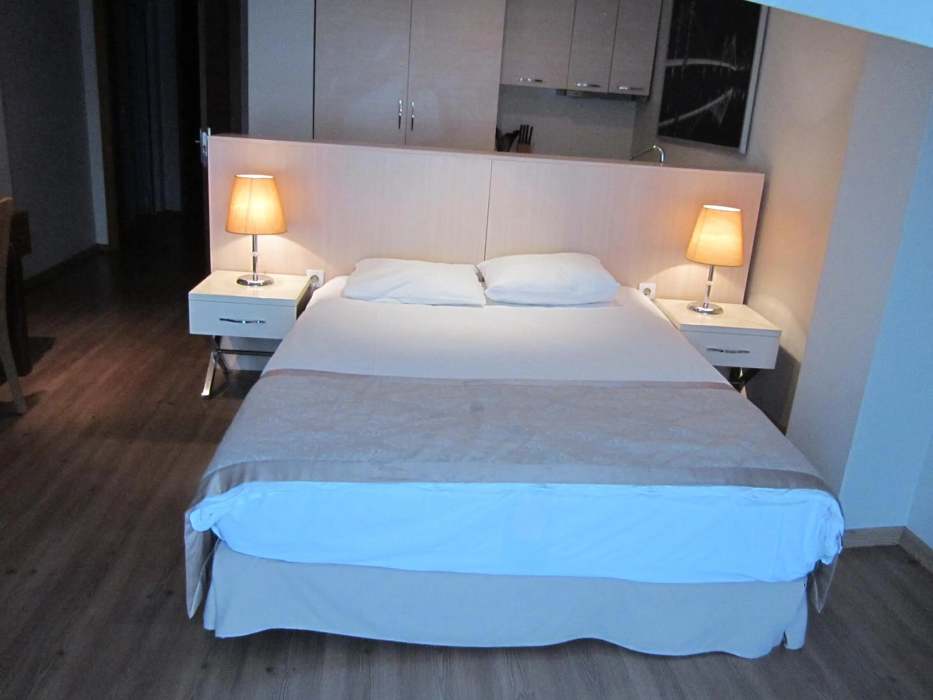 Bed in Derpa Suite Hotel