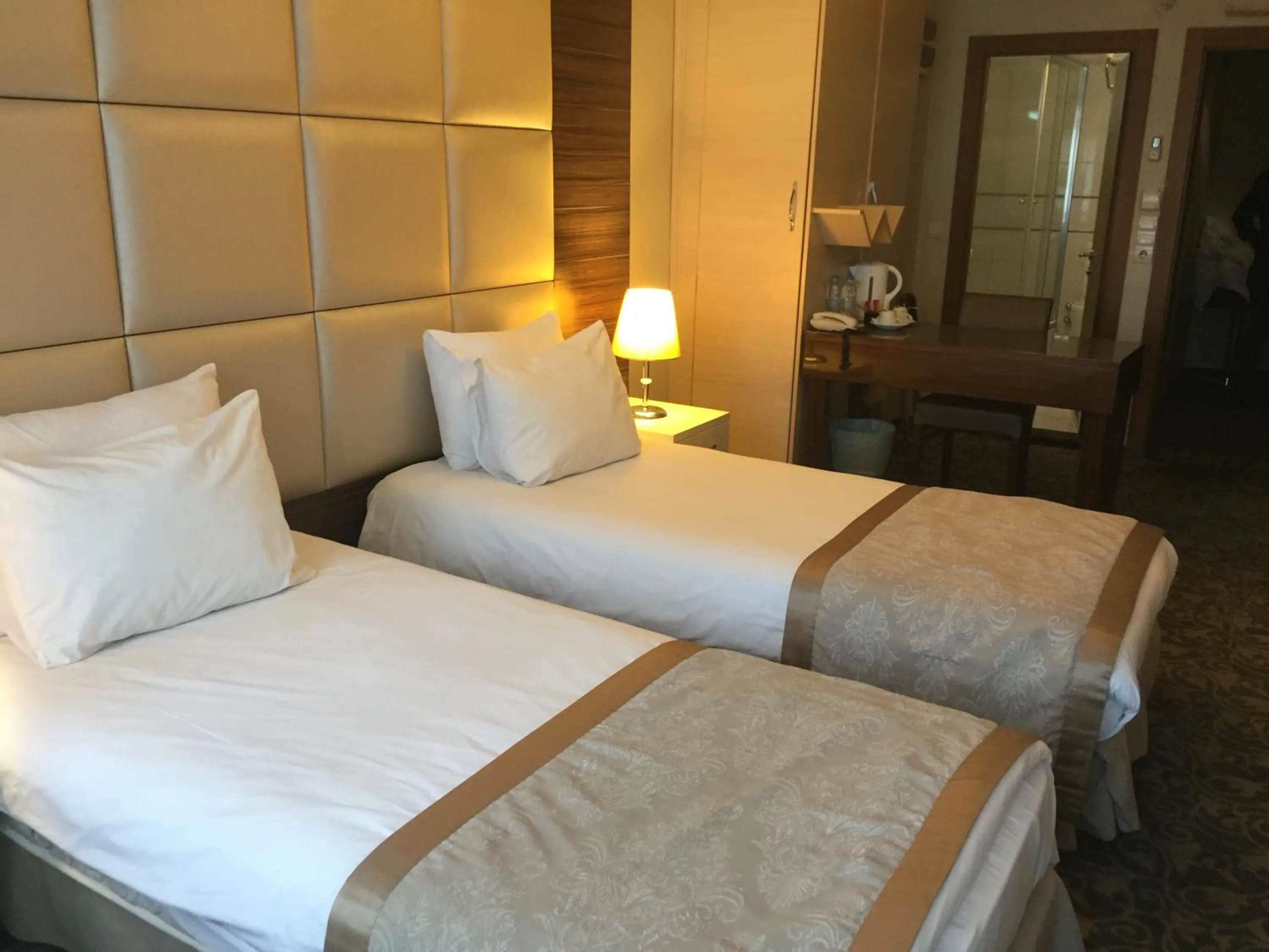 Bed in Derpa Suite Hotel
