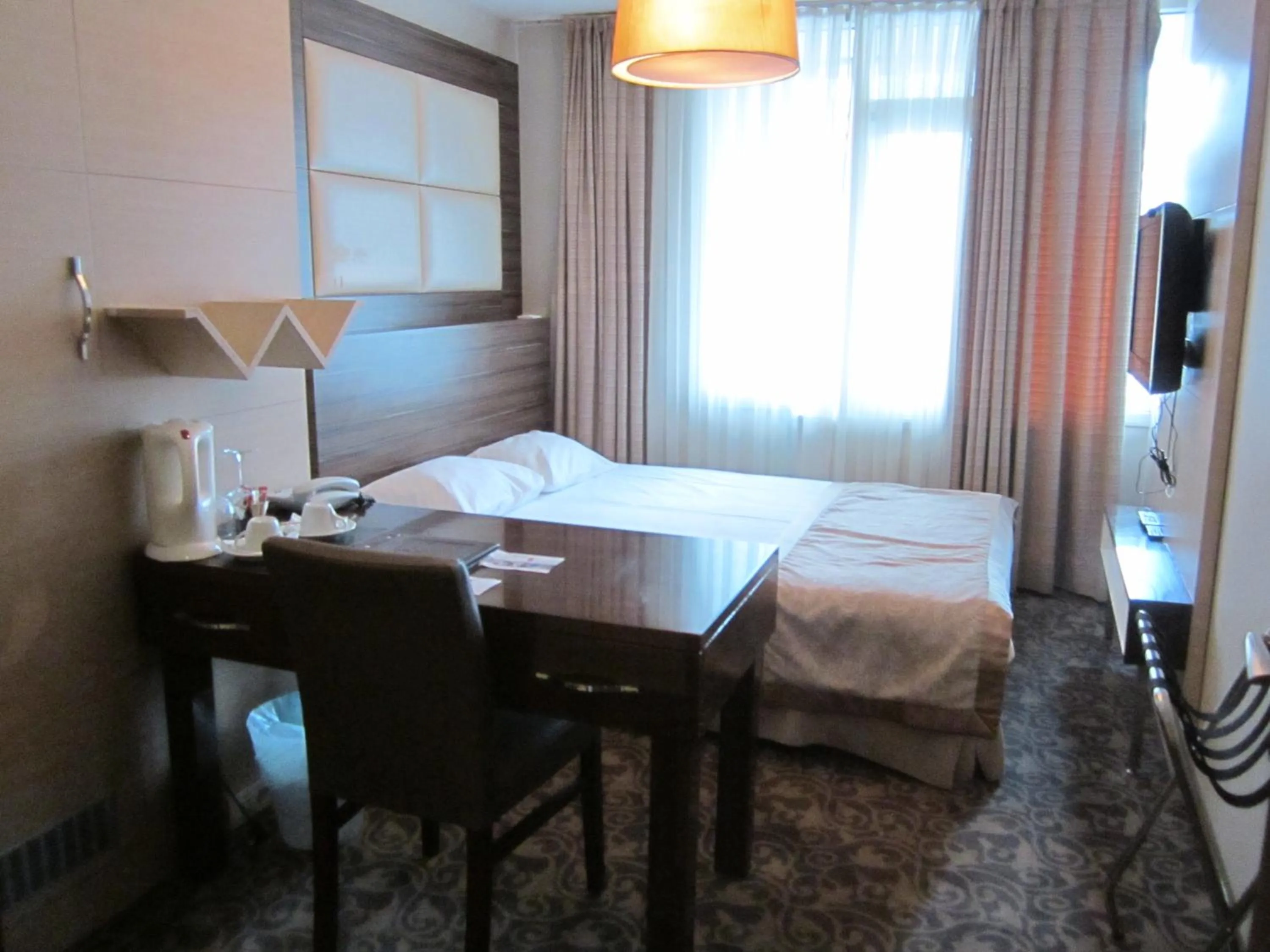 Bed in Derpa Suite Hotel