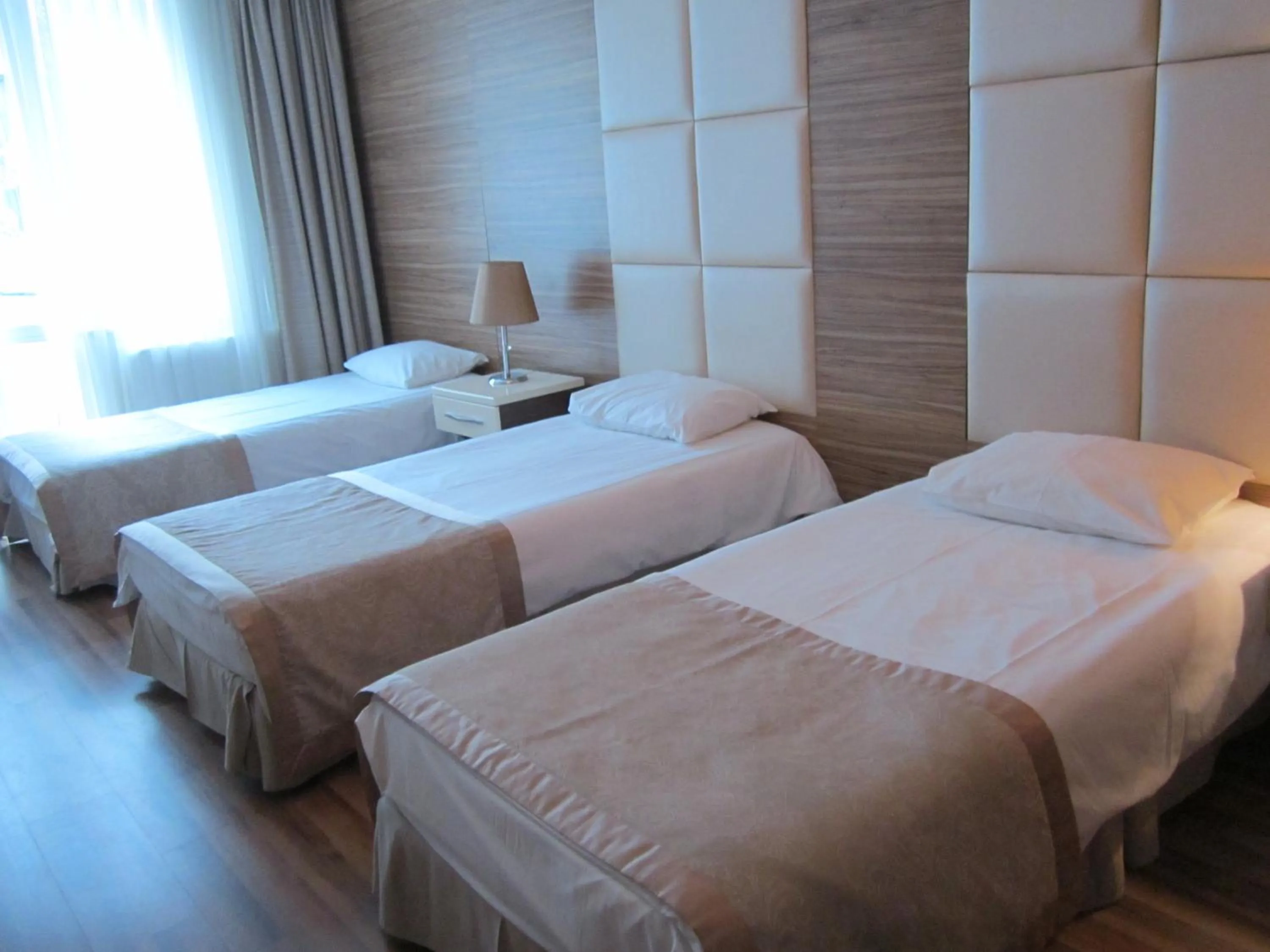Bed in Derpa Suite Hotel