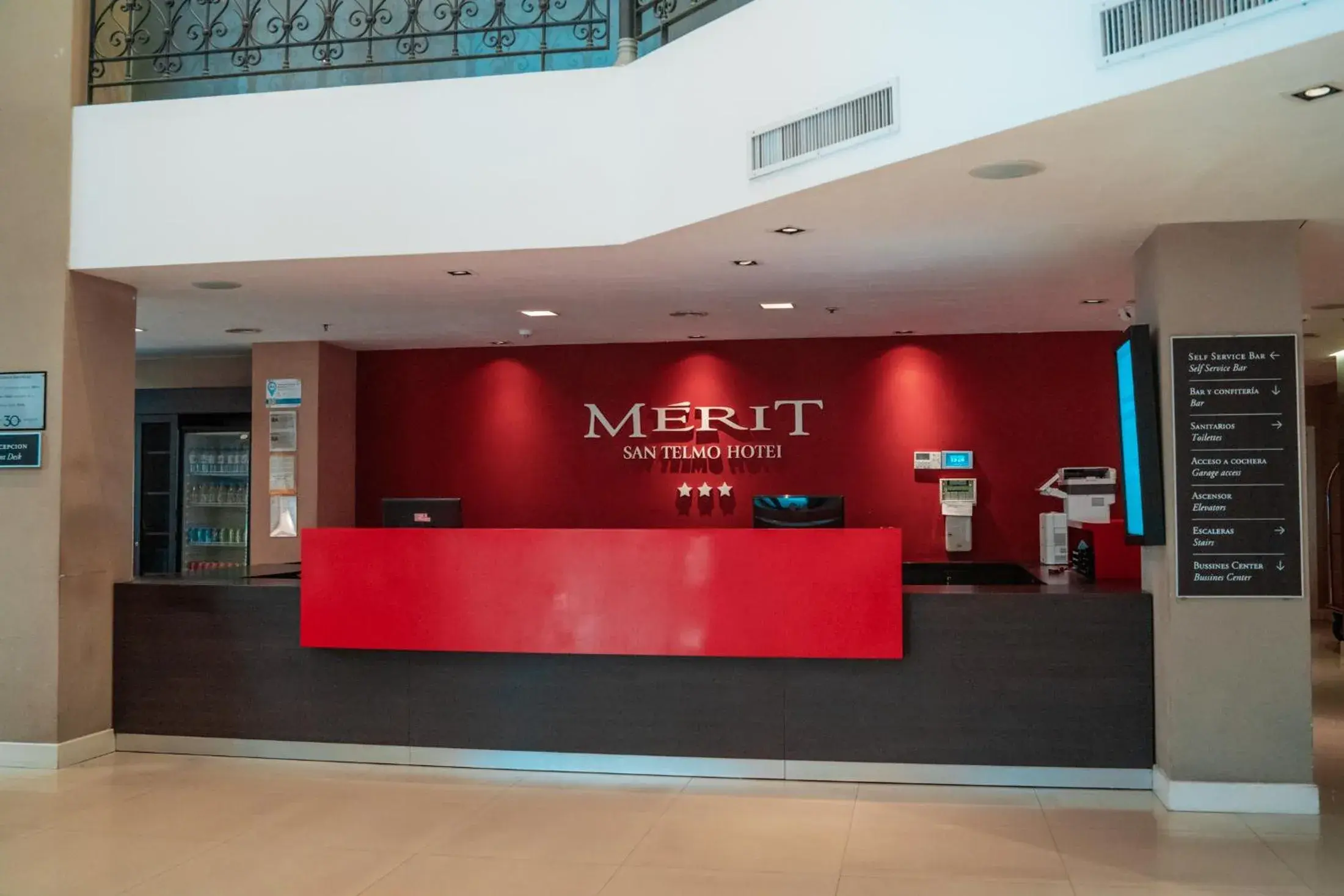 Lobby or reception in Mérit San Telmo by Amérian Lobby or reception in Mérit San Telmo by Amérian