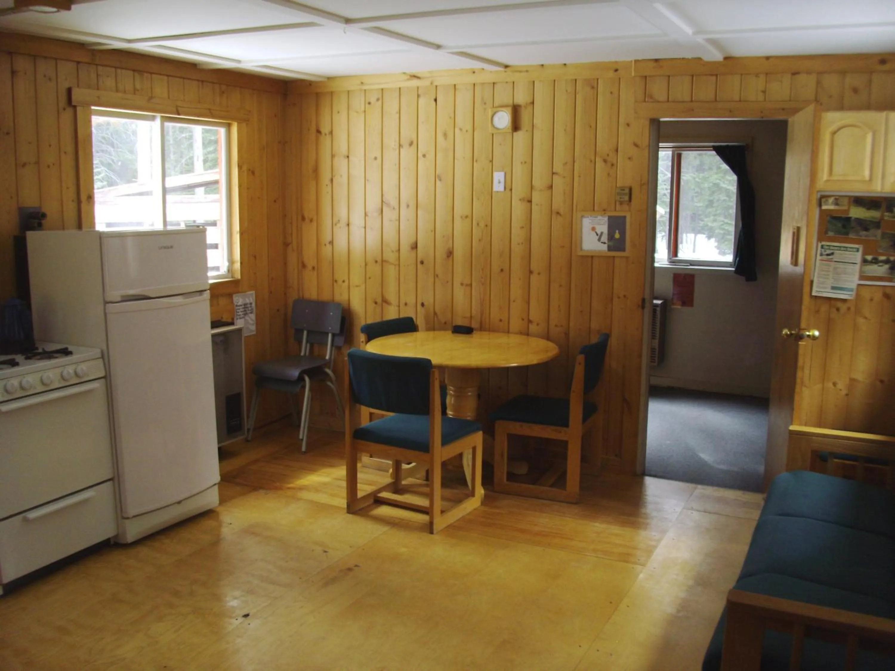 Kitchen or kitchenette in HI Mosquito Creek - Wilderness Hostel