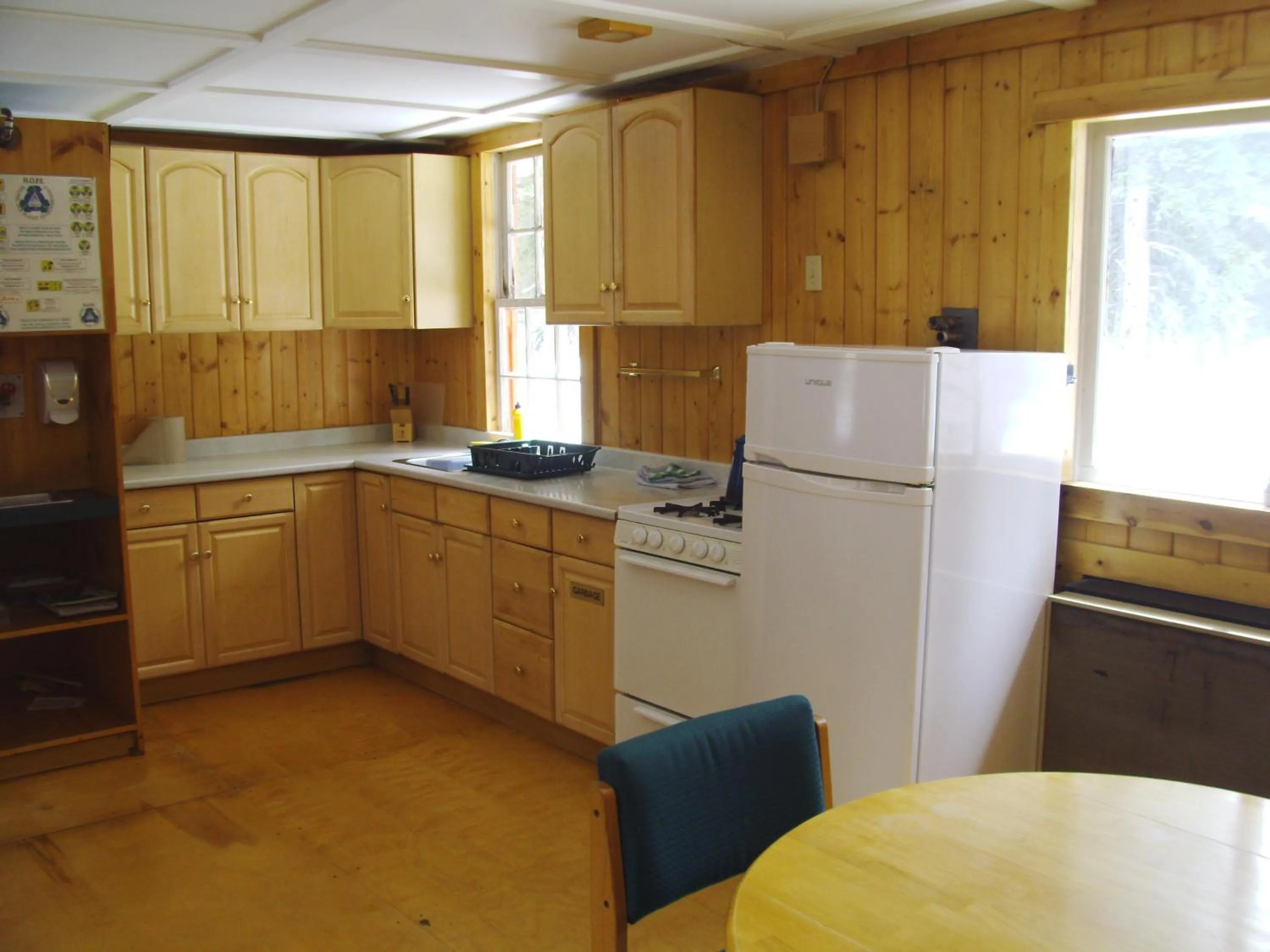Kitchen or kitchenette in HI Mosquito Creek - Wilderness Hostel