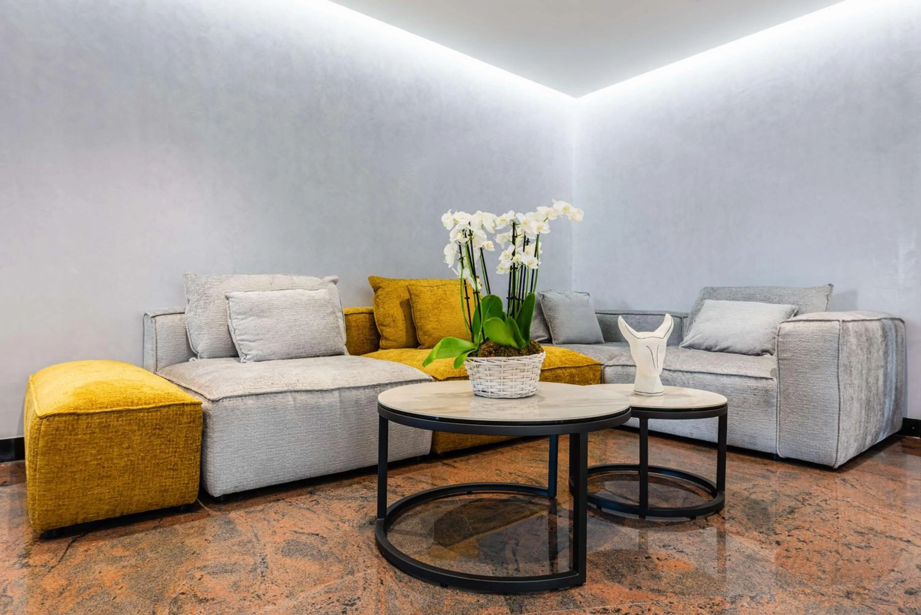 Lobby or reception in Brit Hotel Privilège Paris Rosny-sous-Bois