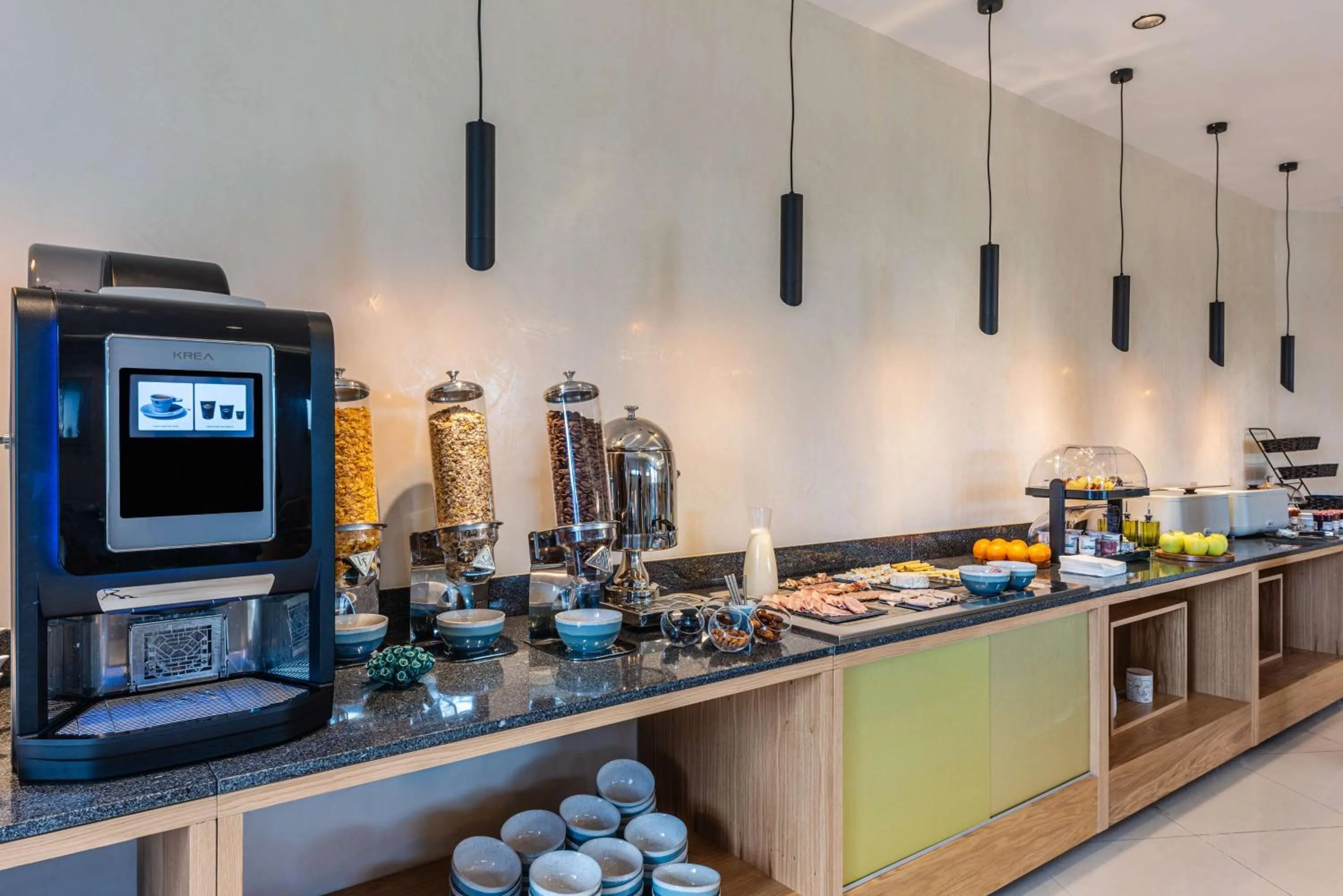 Breakfast in Brit Hotel Privilège Paris Rosny-sous-Bois