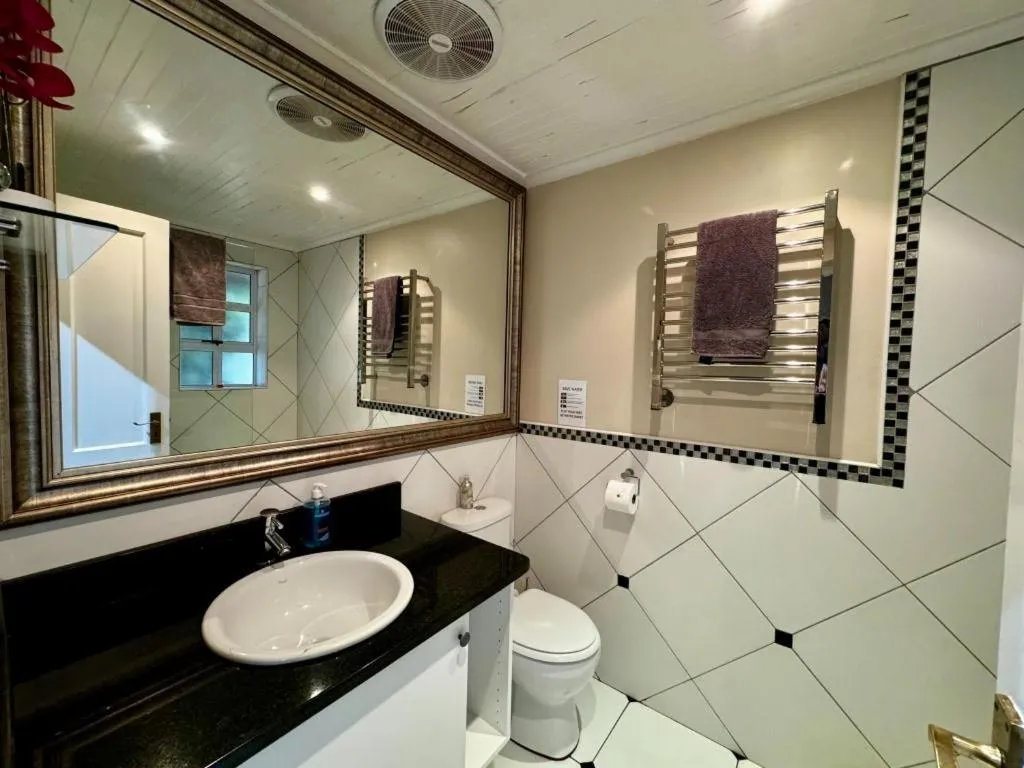 Bathroom in The Cock House