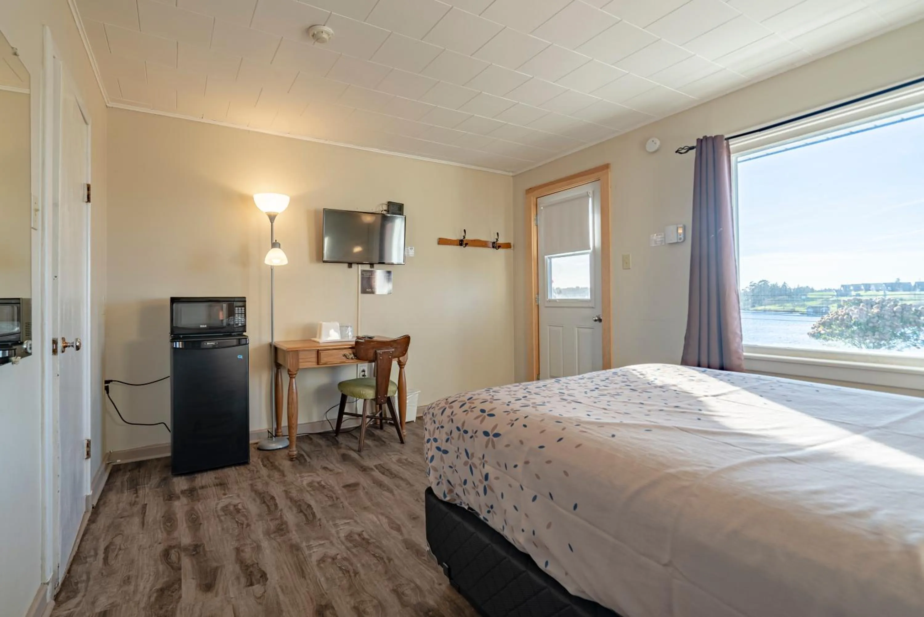 Bed in Novastar Motel On The Lake