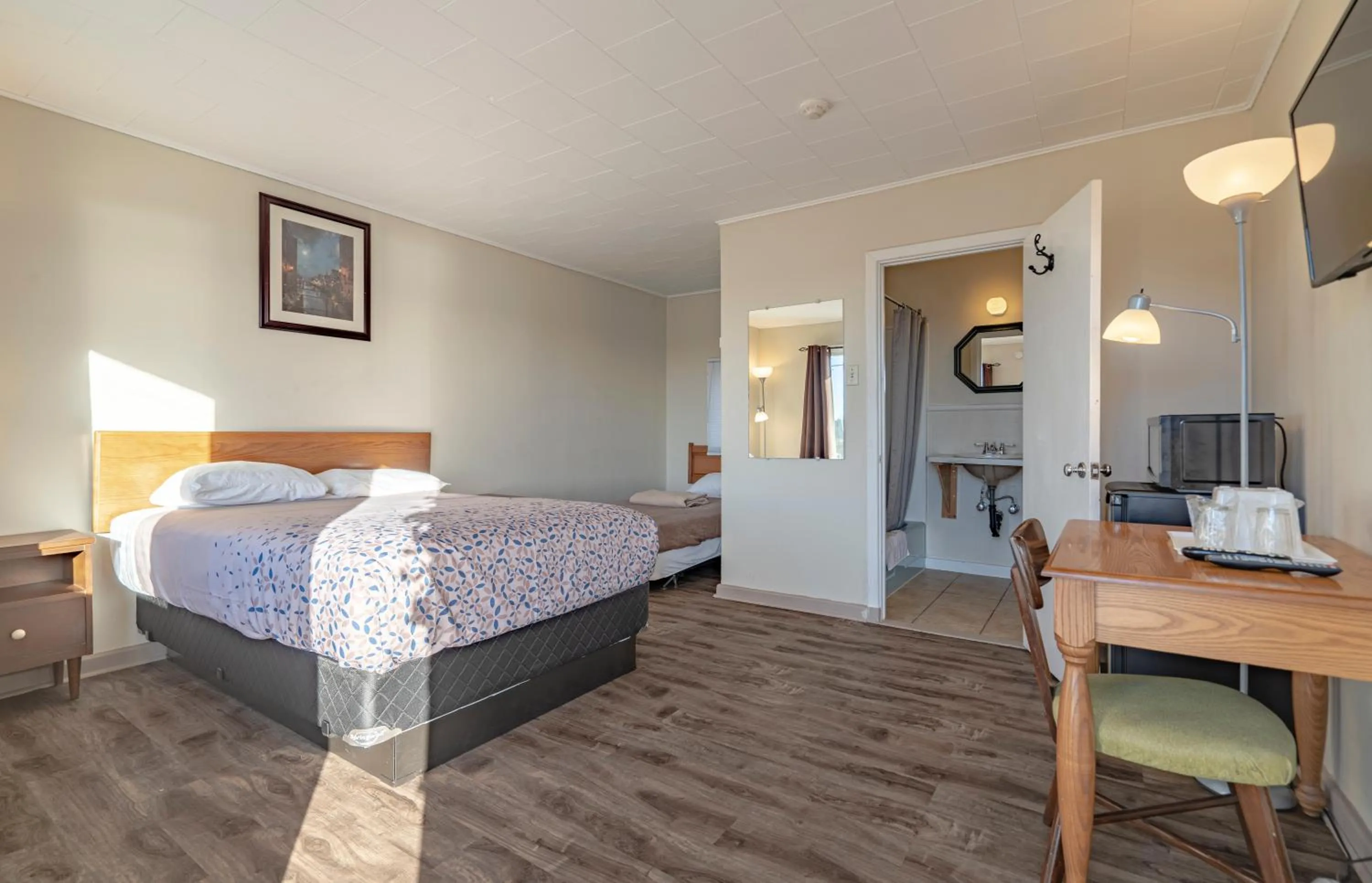 Bed in Novastar Motel On The Lake