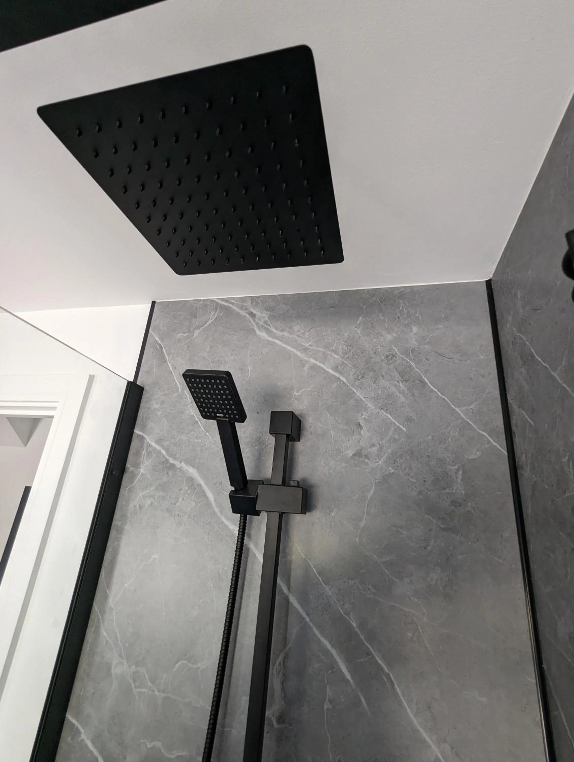 Shower in The Wolfe Inn Wolfscastle