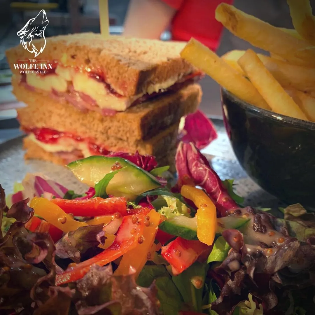 Restaurant/places to eat in The Wolfe Inn Wolfscastle