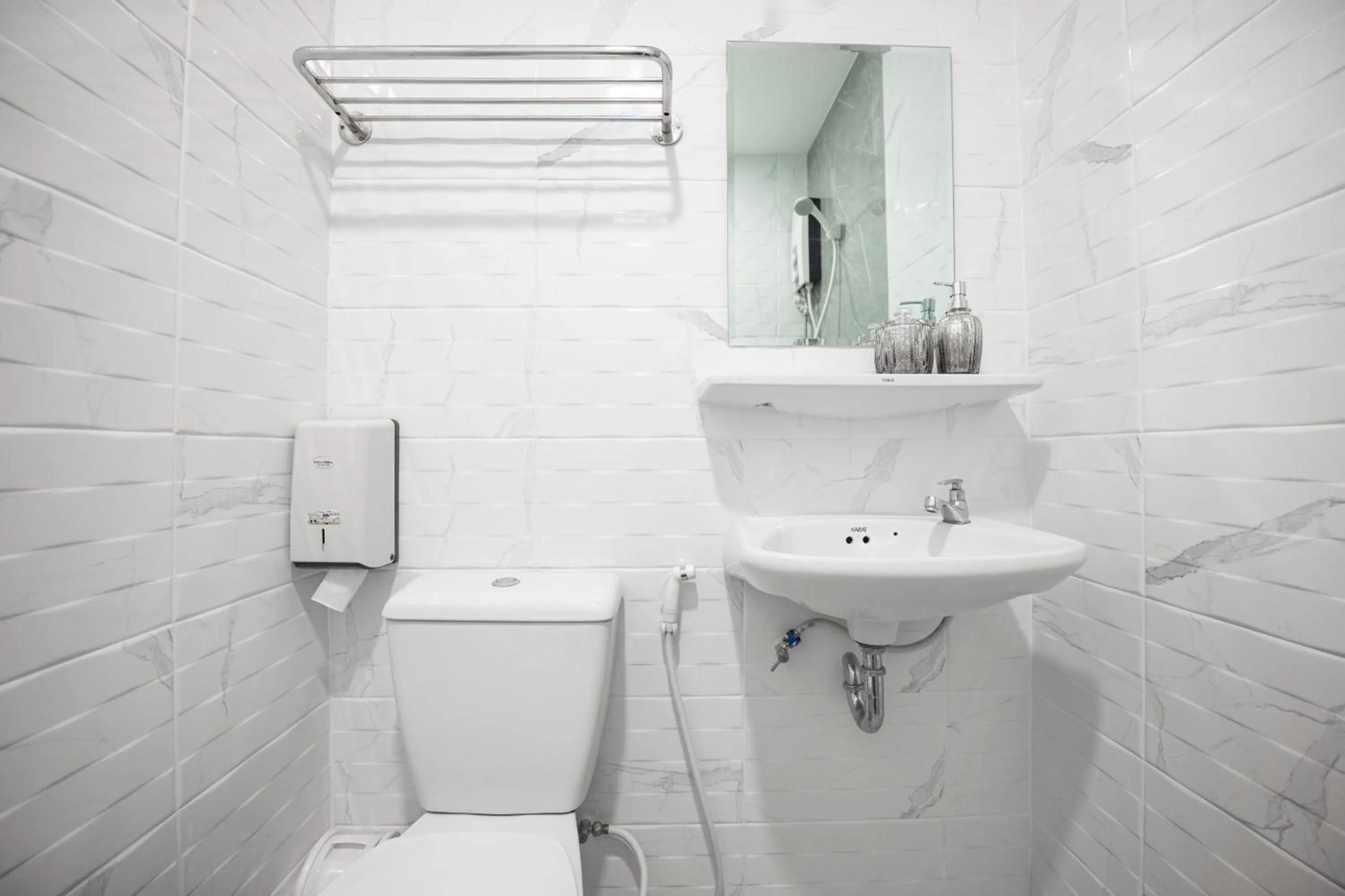 Bathroom in Chaipat Hotel