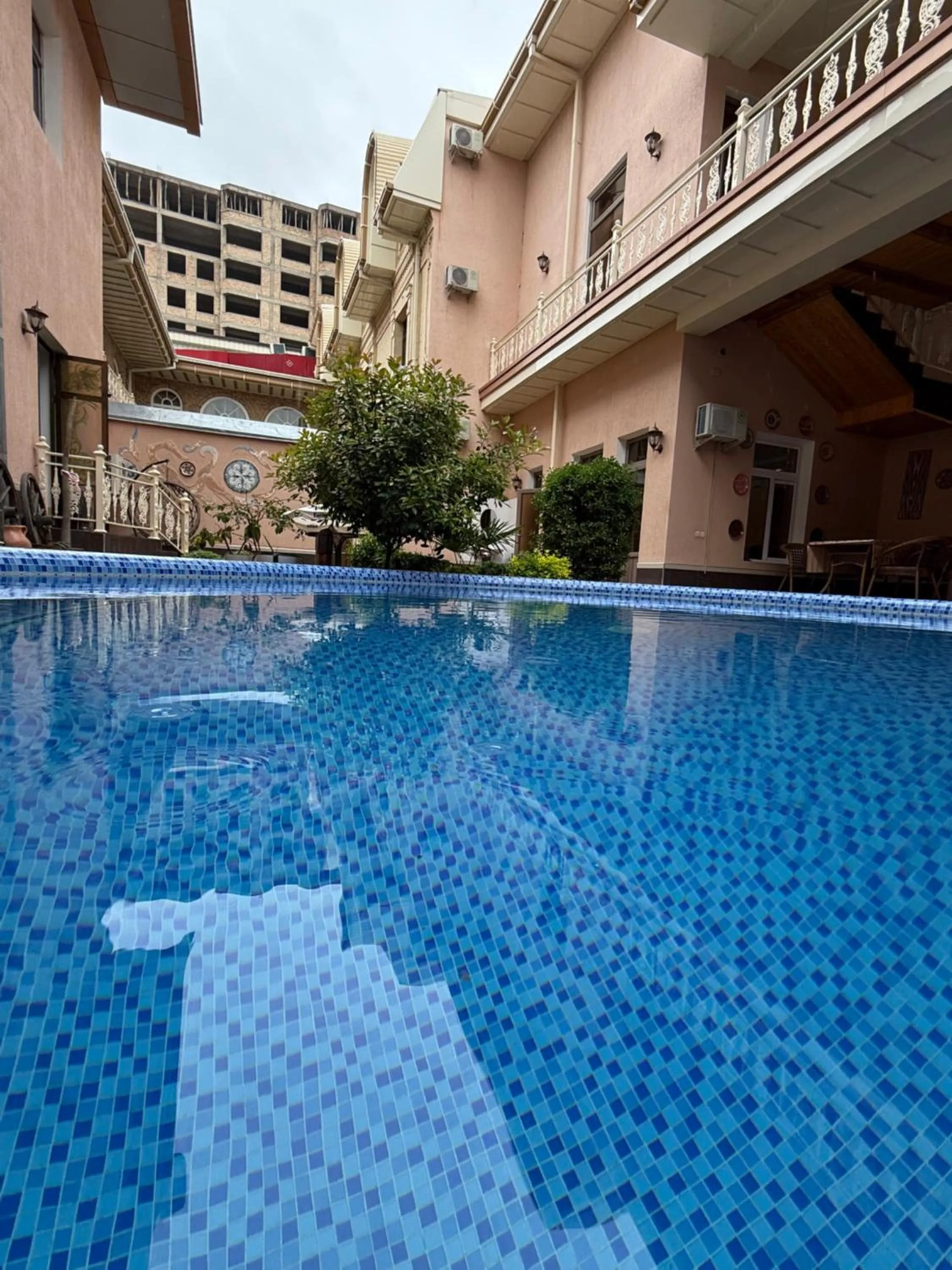 Swimming pool in Hotel Billuri Sitora