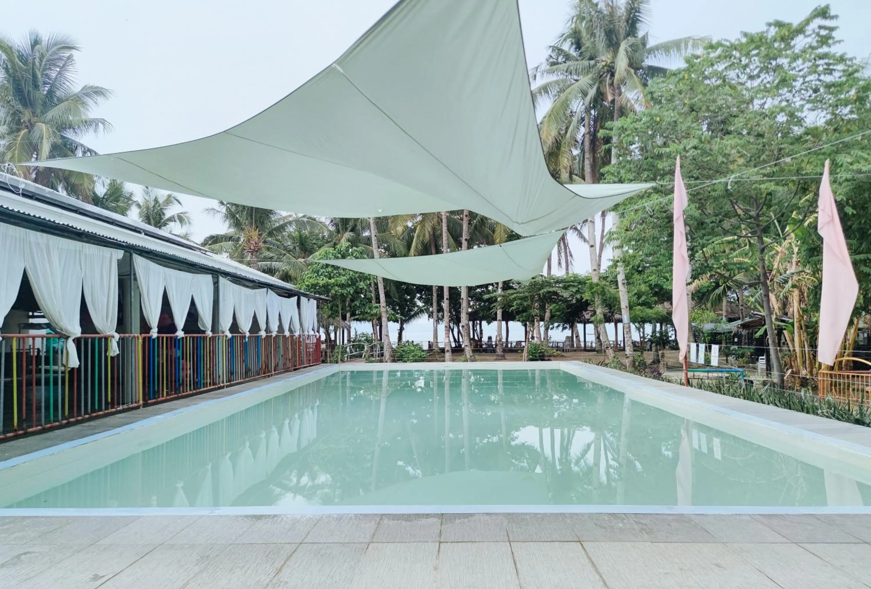 Swimming pool in Iloilo Paraw Beach Resort