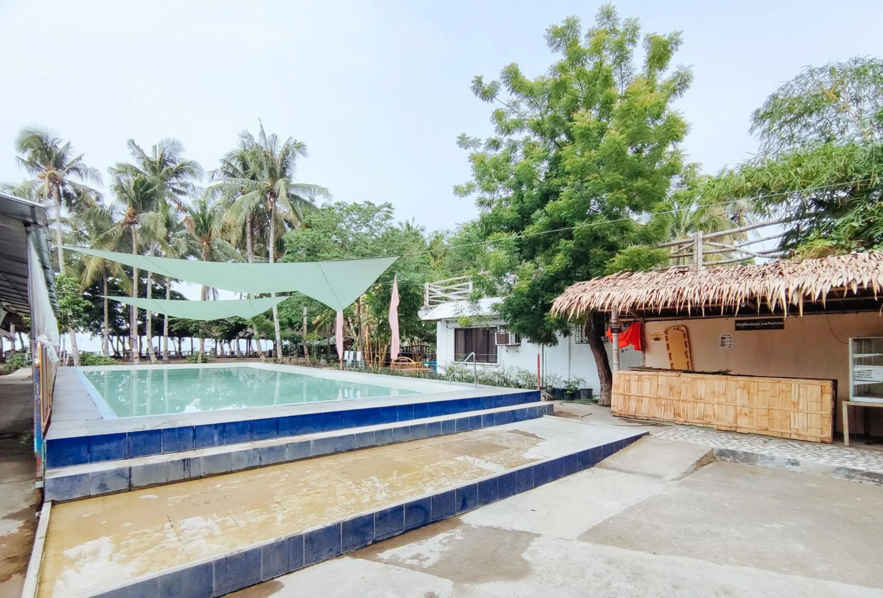 Swimming pool in Iloilo Paraw Beach Resort
