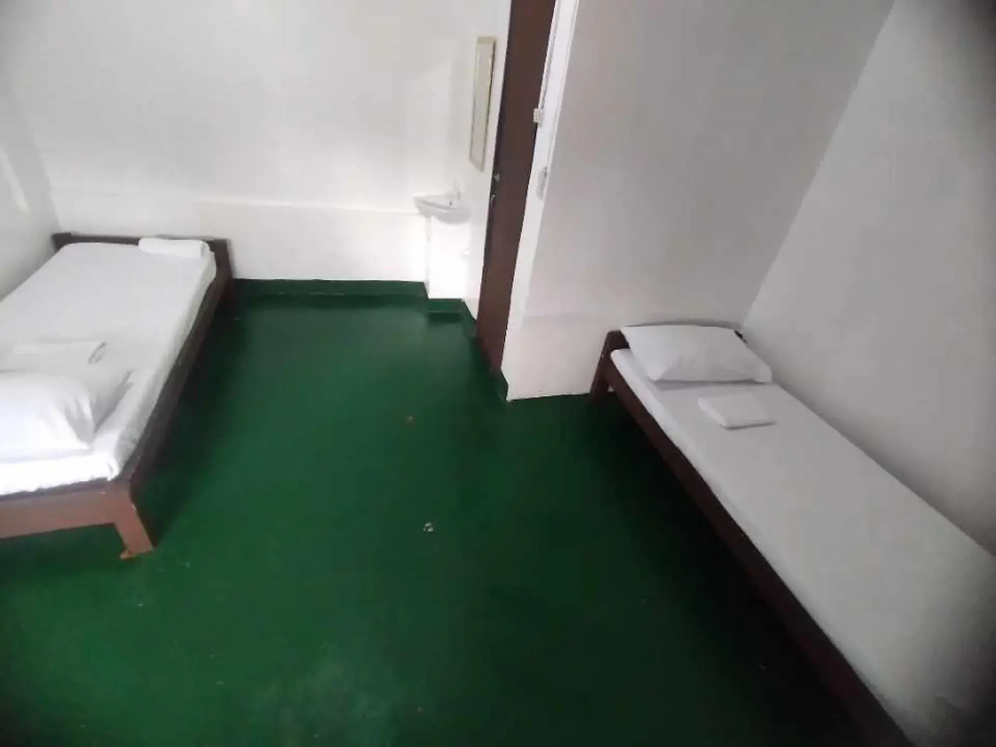 Twin Room in Iloilo Paraw Beach Resort Twin Room in Iloilo Paraw Beach Resort