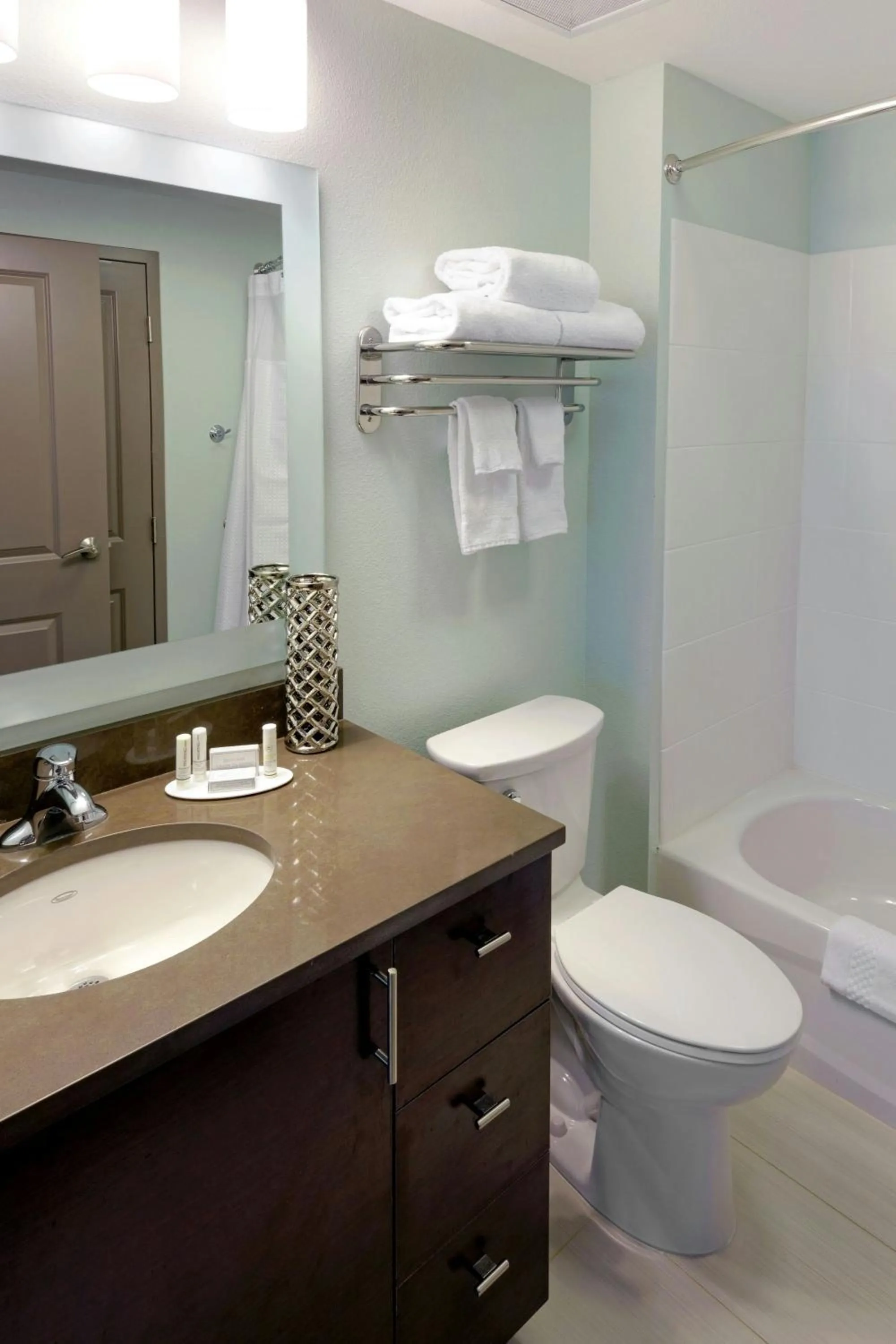 Bathroom in TownePlace Suites by Marriott Springfield