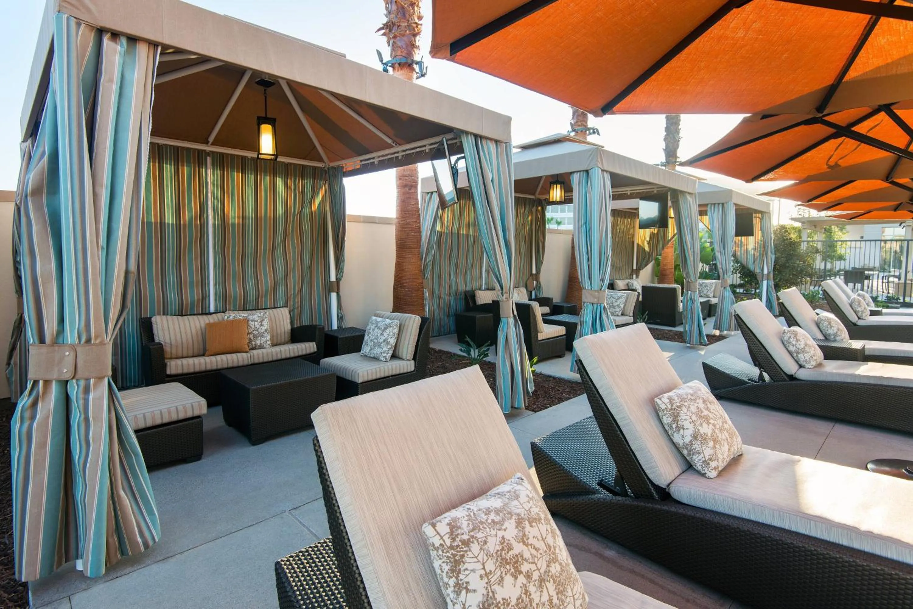 Swimming pool in Courtyard by Marriott Irvine Spectrum