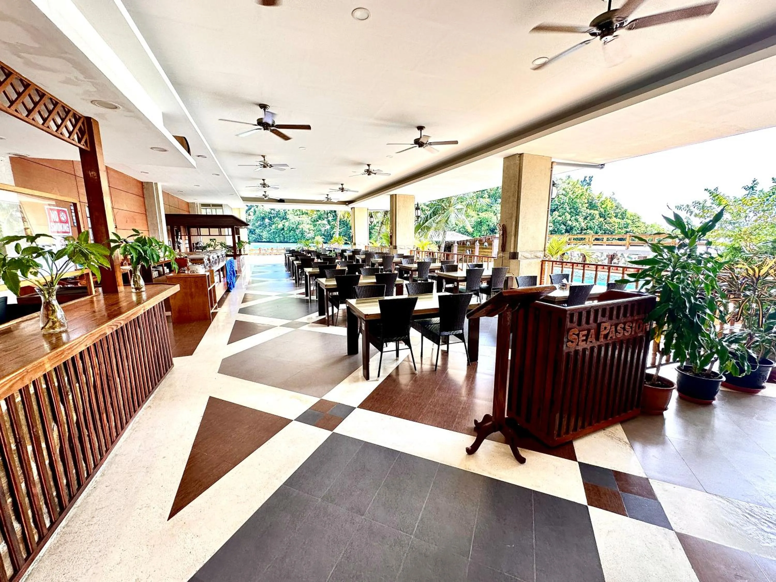 Restaurant/places to eat in Sea Passion Hotel