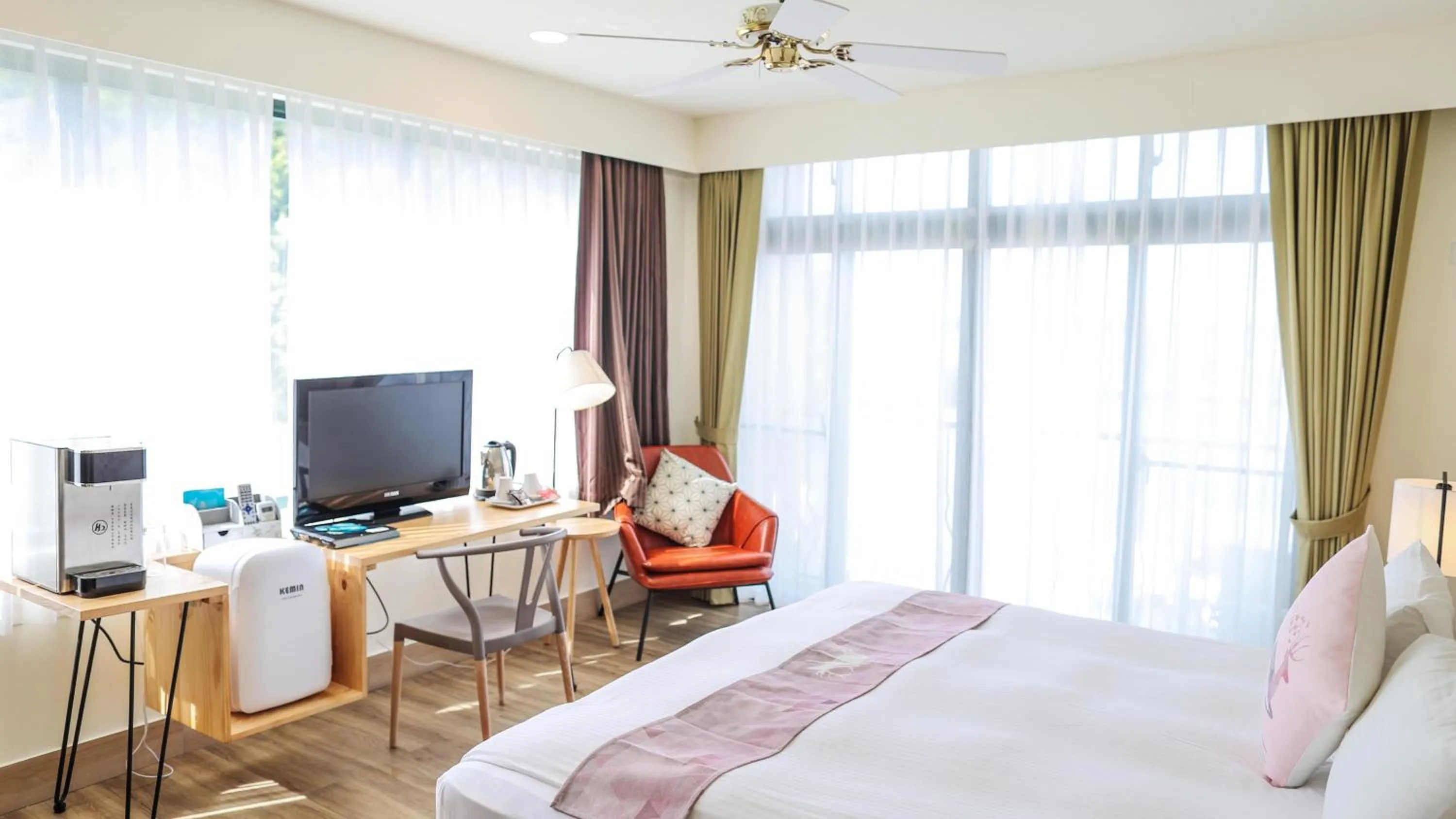 Photo of the whole room, Bed in Sea Passion Hotel