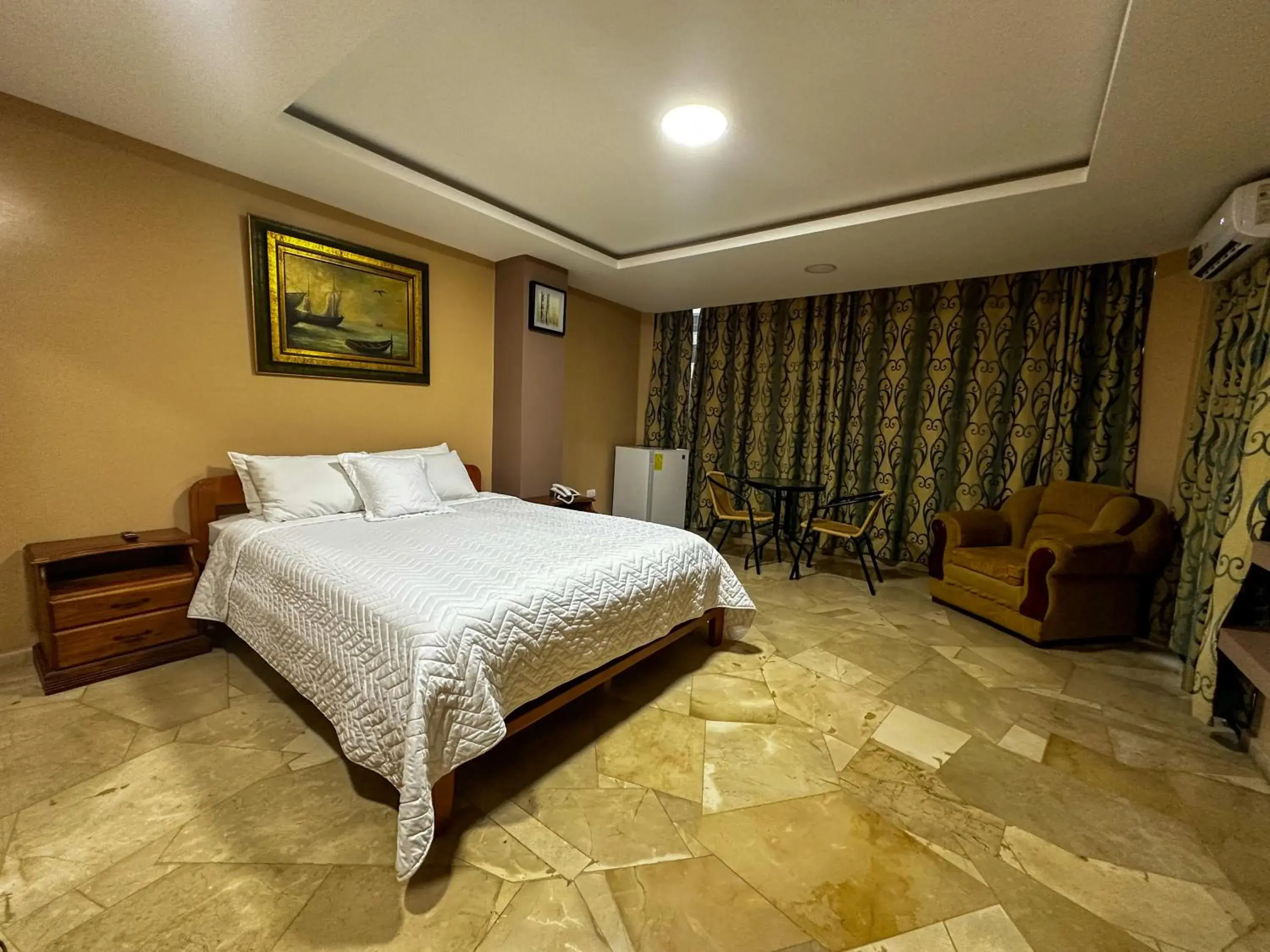Single Room with Balcony in Hotel Bucaneiro Single Room with Balcony in Hotel Bucaneiro