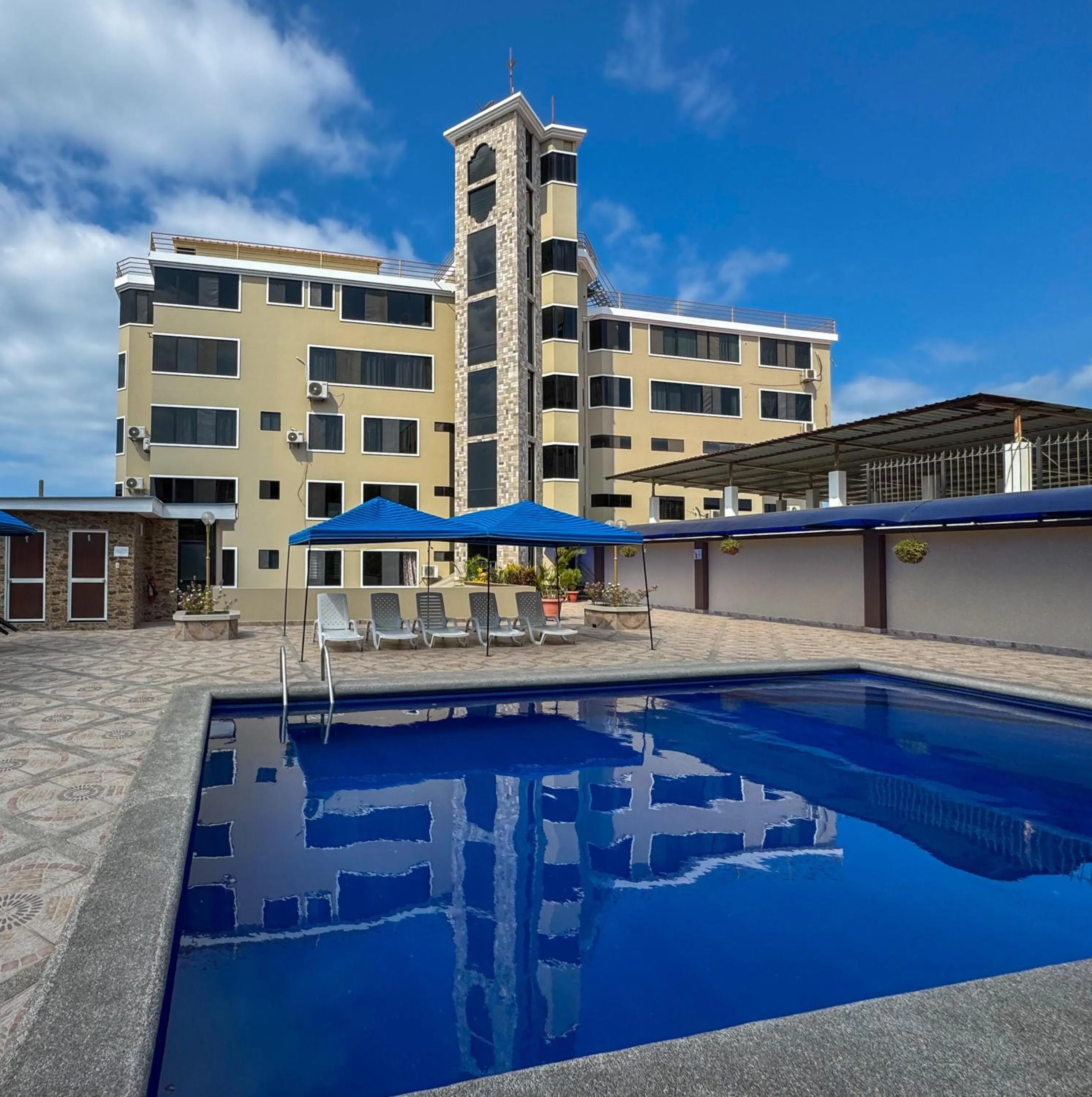 Pool view in Hotel Bucaneiro