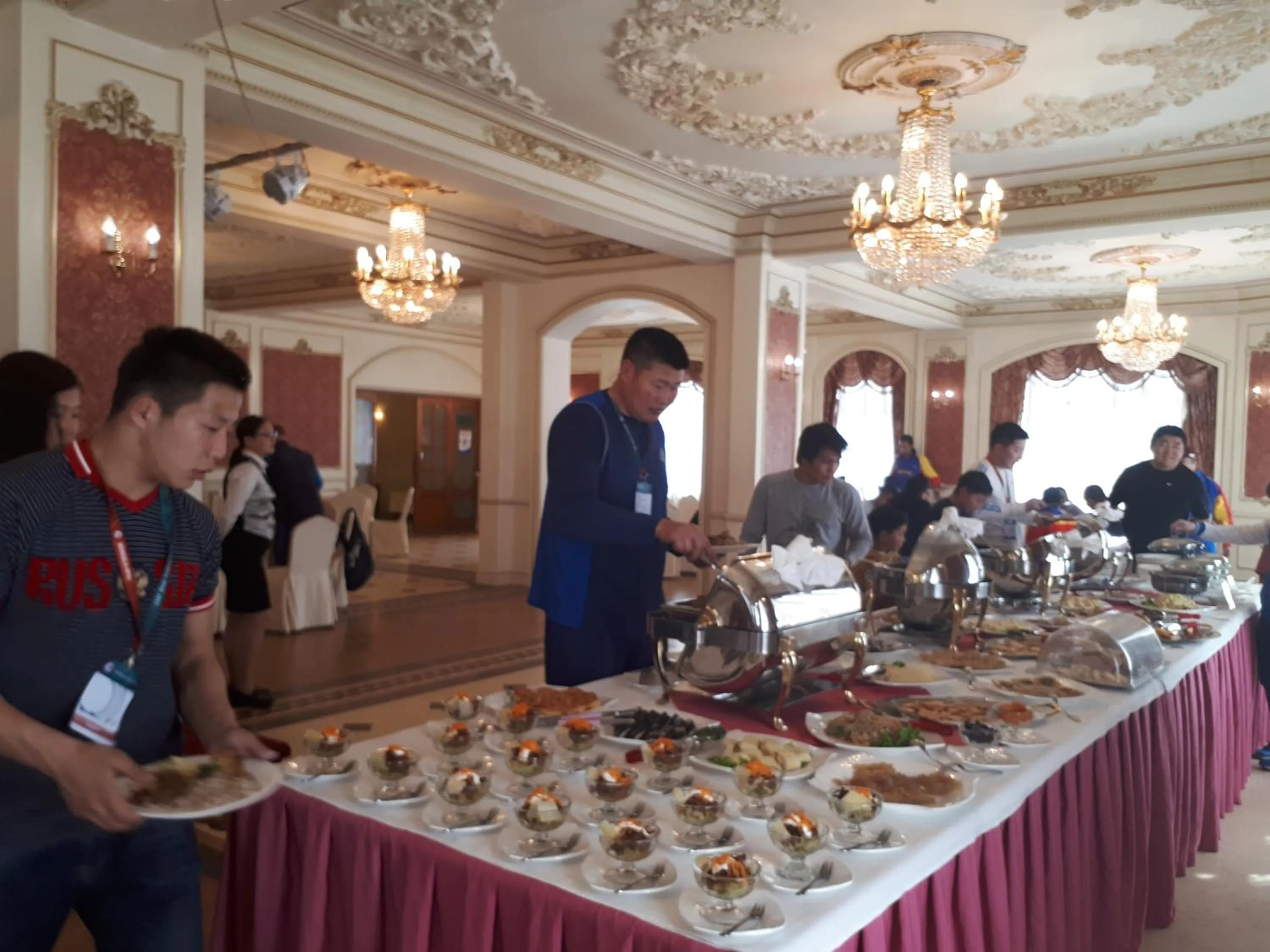 Restaurant/places to eat in Continental Hotel