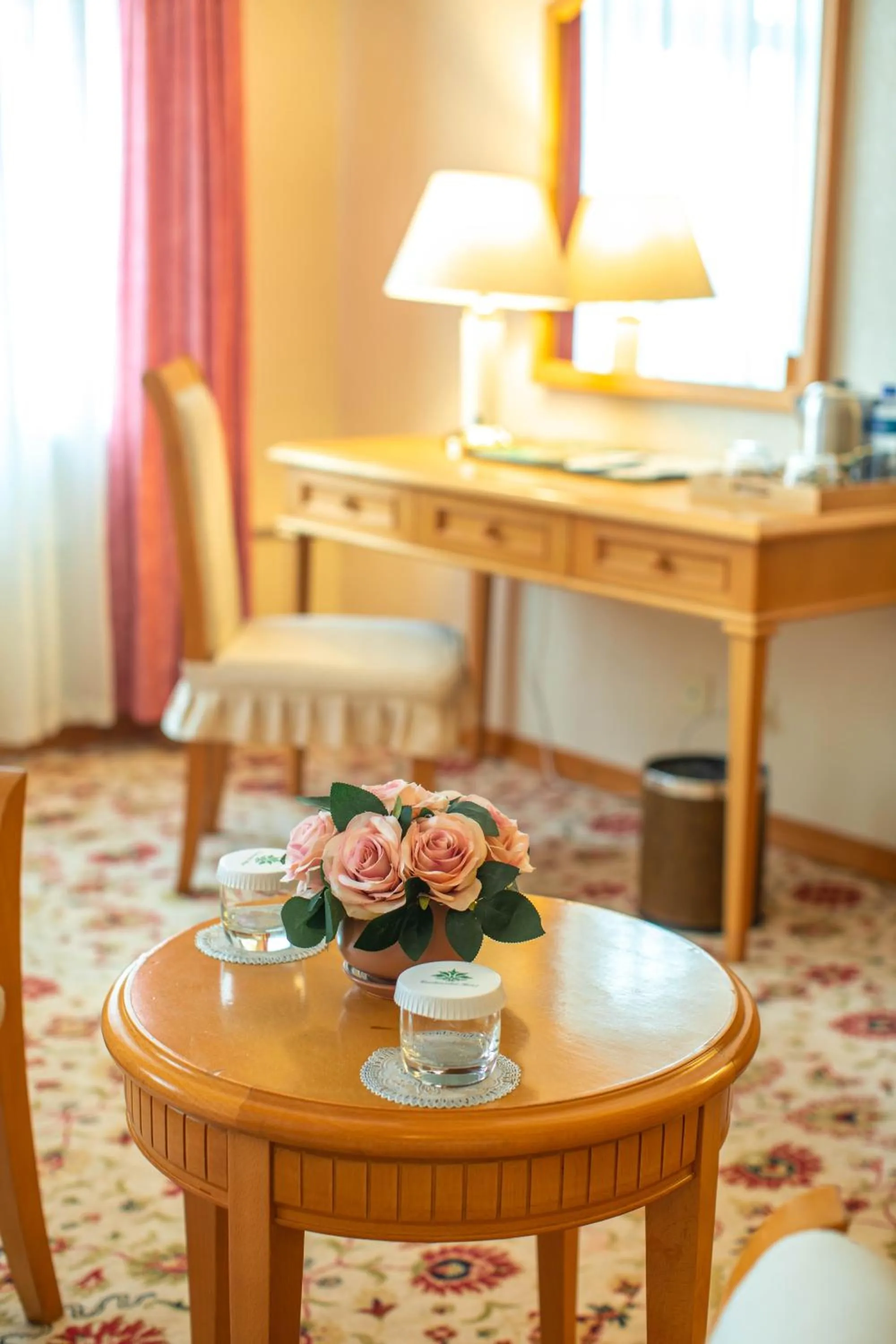 Photo of the whole room in Continental Hotel