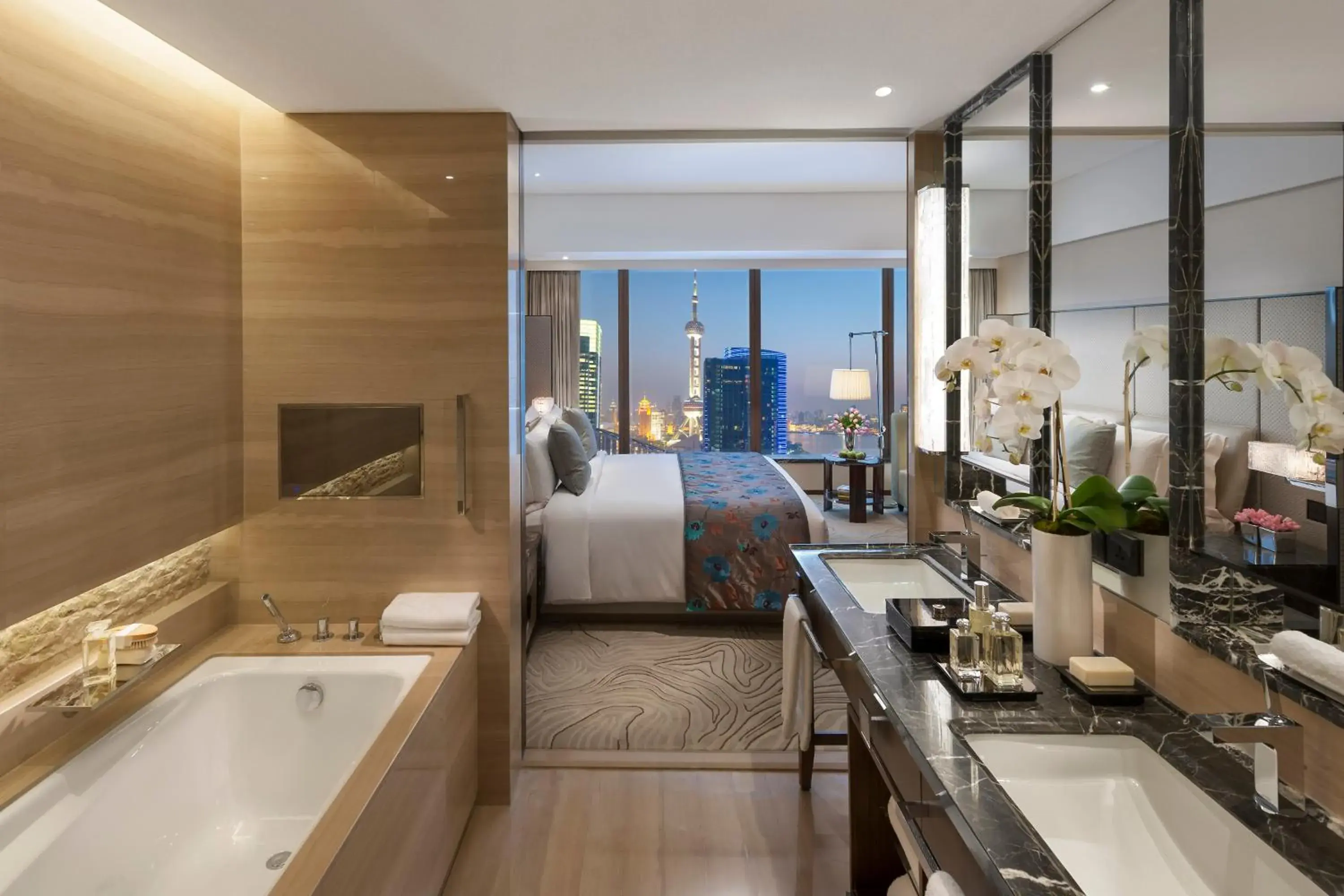 Deluxe River View Room King in Mandarin Oriental Pudong, Shanghai Deluxe River View Room King in Mandarin Oriental Pudong, Shanghai
