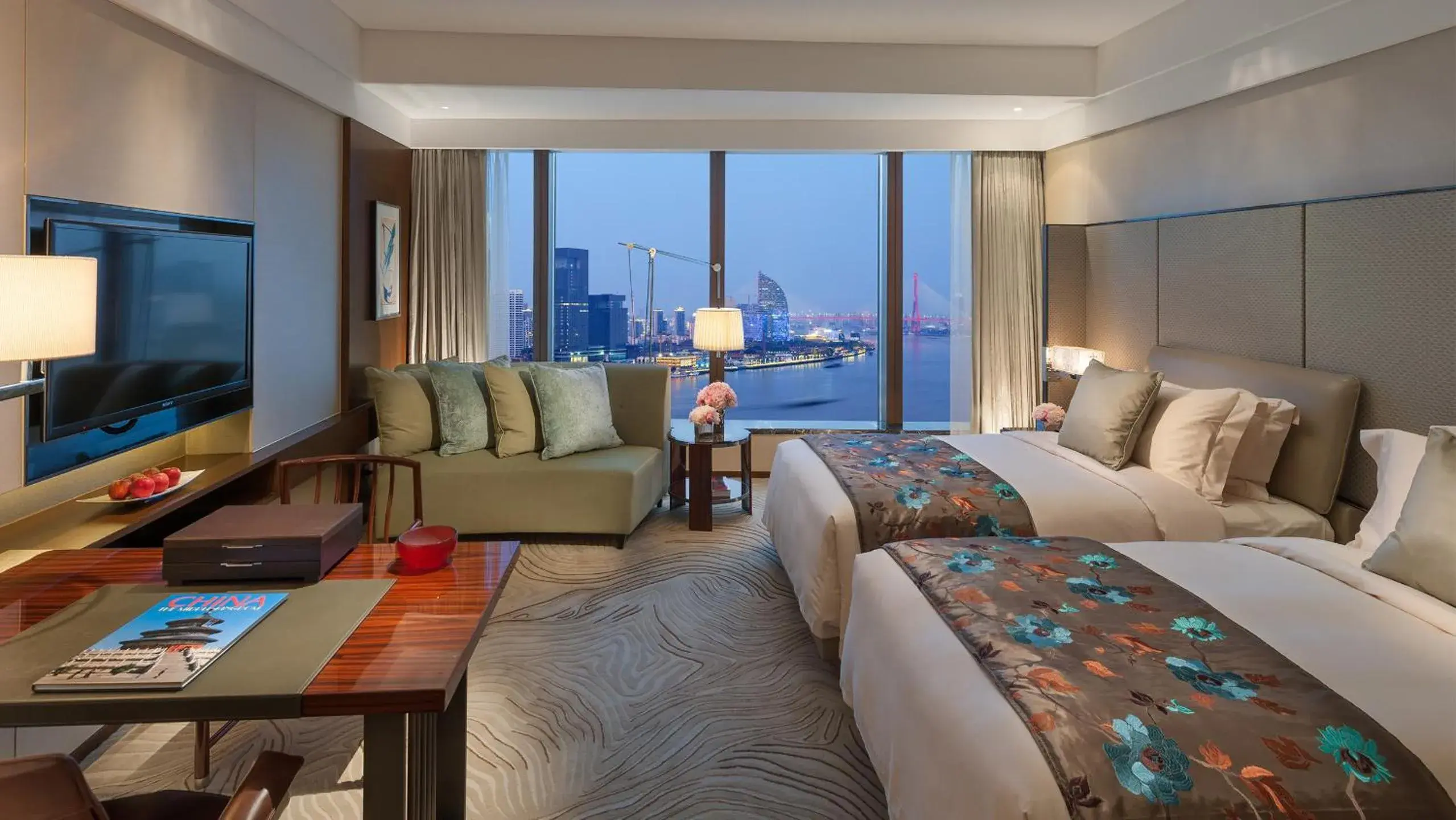 Club River View Room Twin - single occupancy in Mandarin Oriental Pudong, Shanghai Club River View Room Twin - single occupancy in Mandarin Oriental Pudong, Shanghai