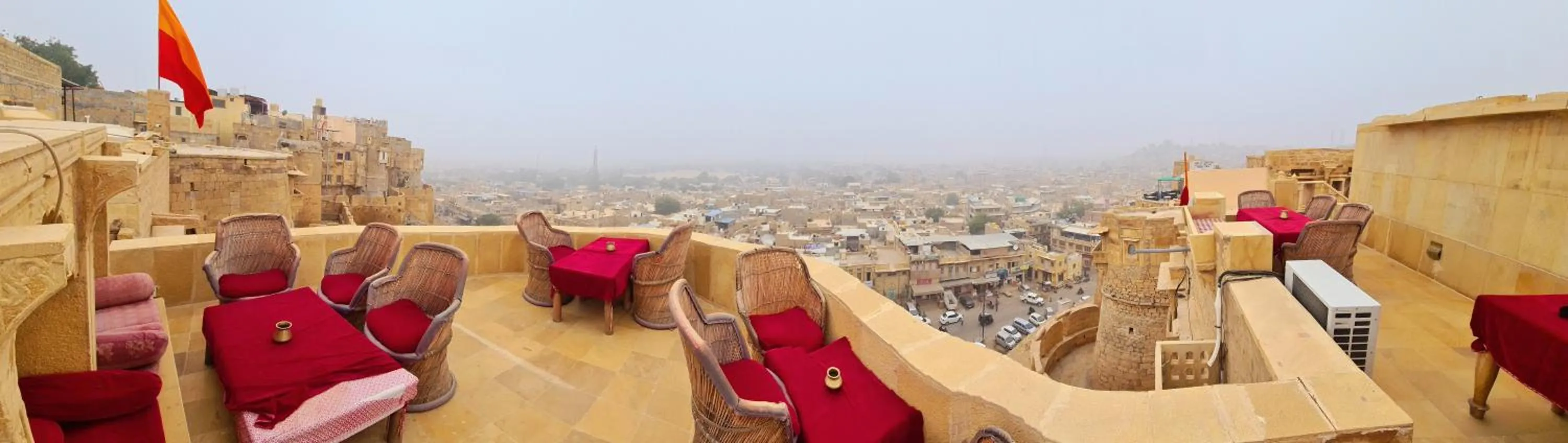 Restaurant/places to eat in Hotel Victoria