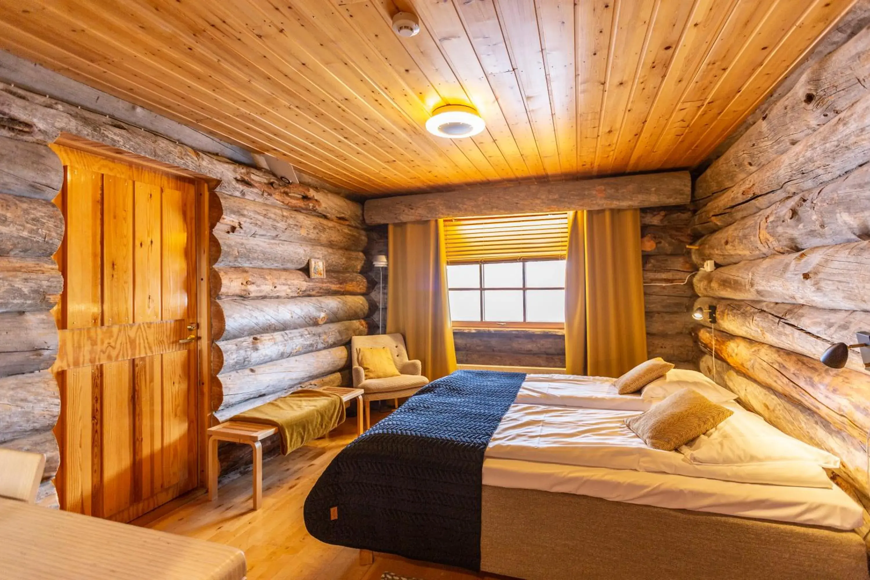 Twin Room in Kuukkeli Log Houses Teerenpesä Twin Room in Kuukkeli Log Houses Teerenpesä