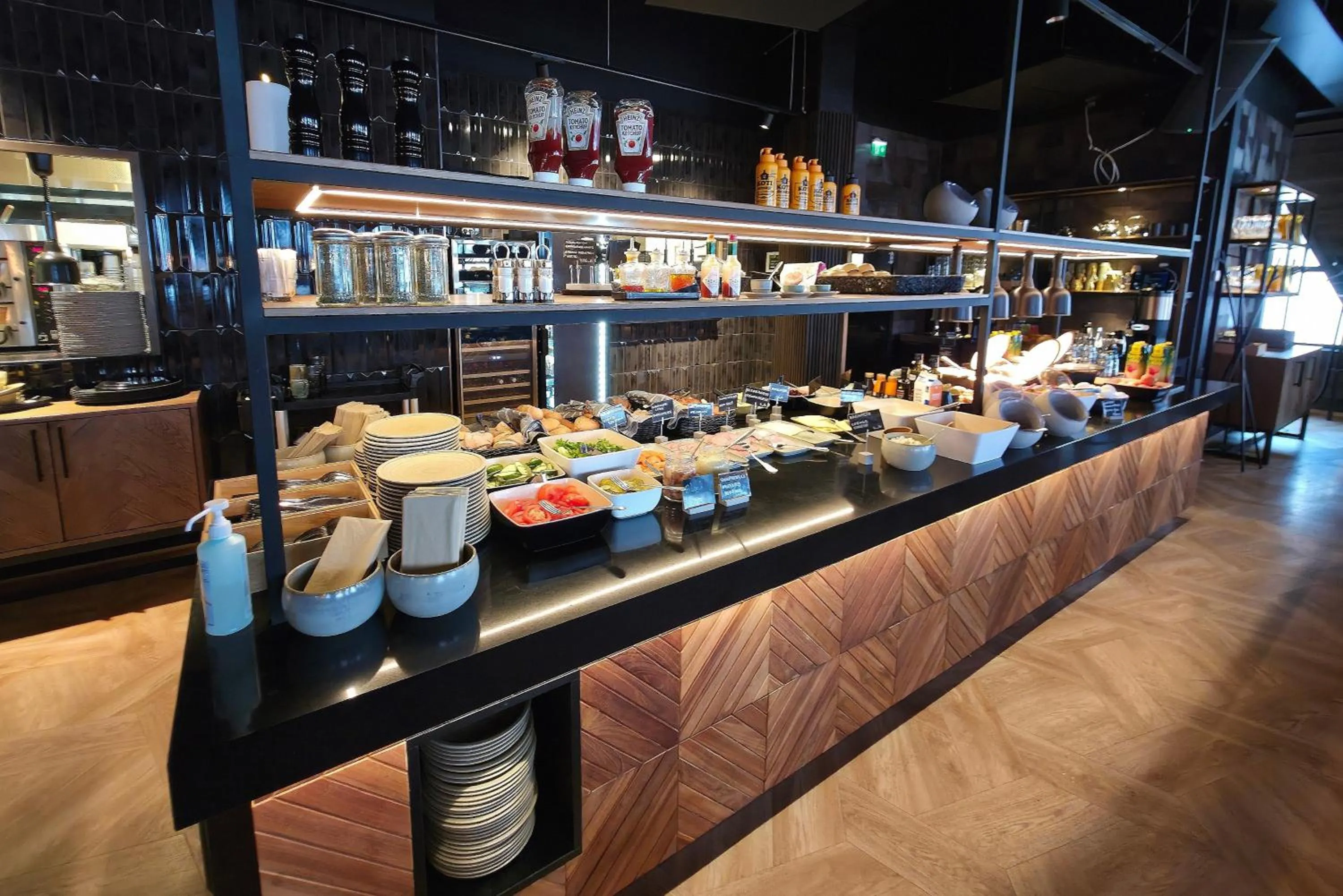 Restaurant/places to eat in Kuukkeli Log Houses Teerenpesä