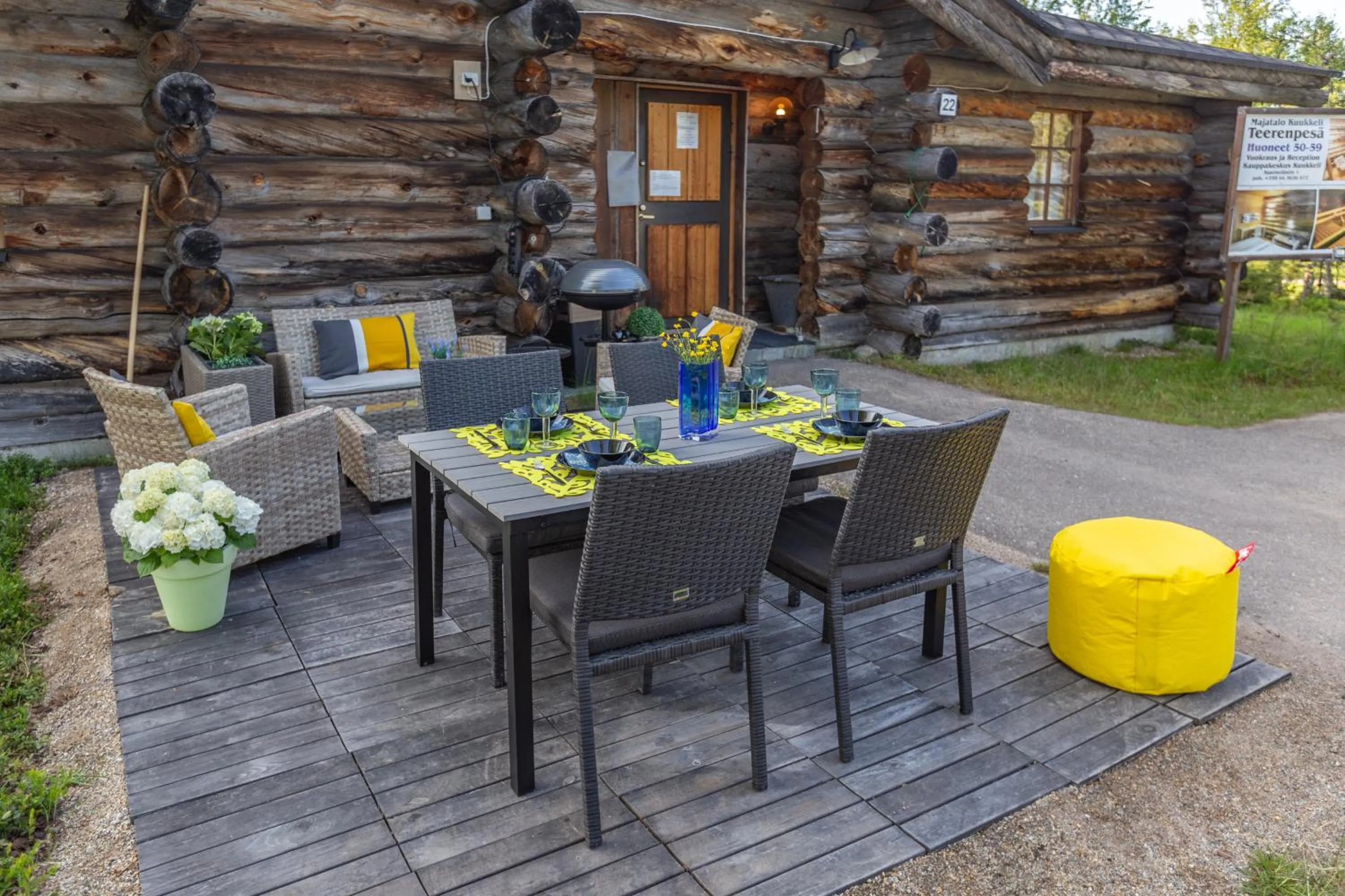 Property building in Kuukkeli Log Houses Teerenpesä