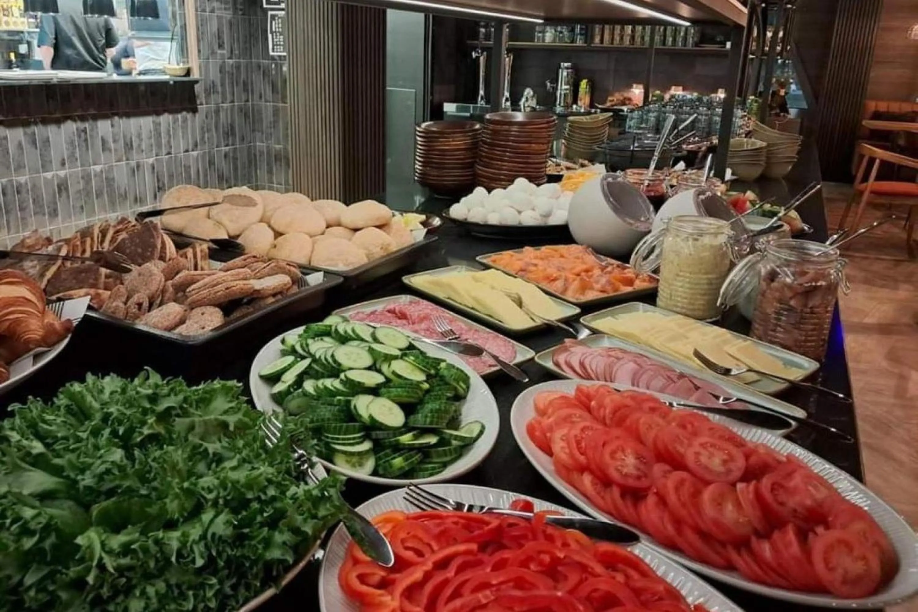 Restaurant/places to eat in Kuukkeli Log Houses Teerenpesä