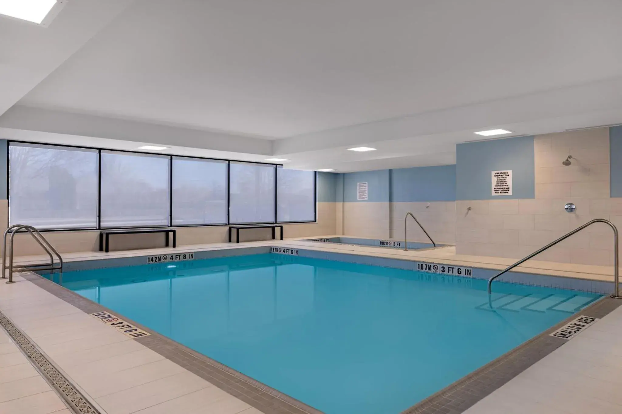 Swimming pool in Holiday Inn Express & Suites St Thomas Swimming pool in Holiday Inn Express & Suites St Thomas