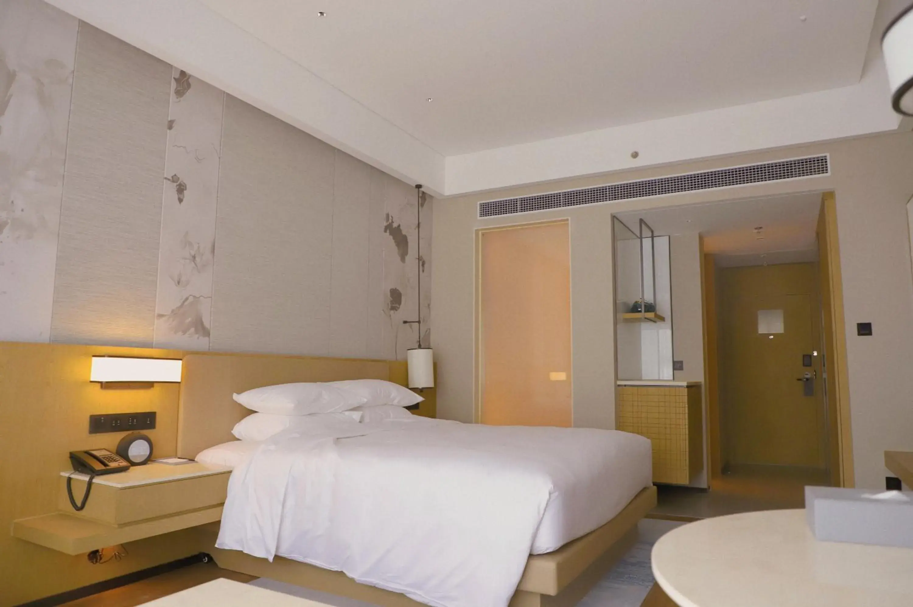 Deluxe King Room with Mountain View in Courtyard by Marriott Jiuzhaigou Deluxe King Room with Mountain View in Courtyard by Marriott Jiuzhaigou