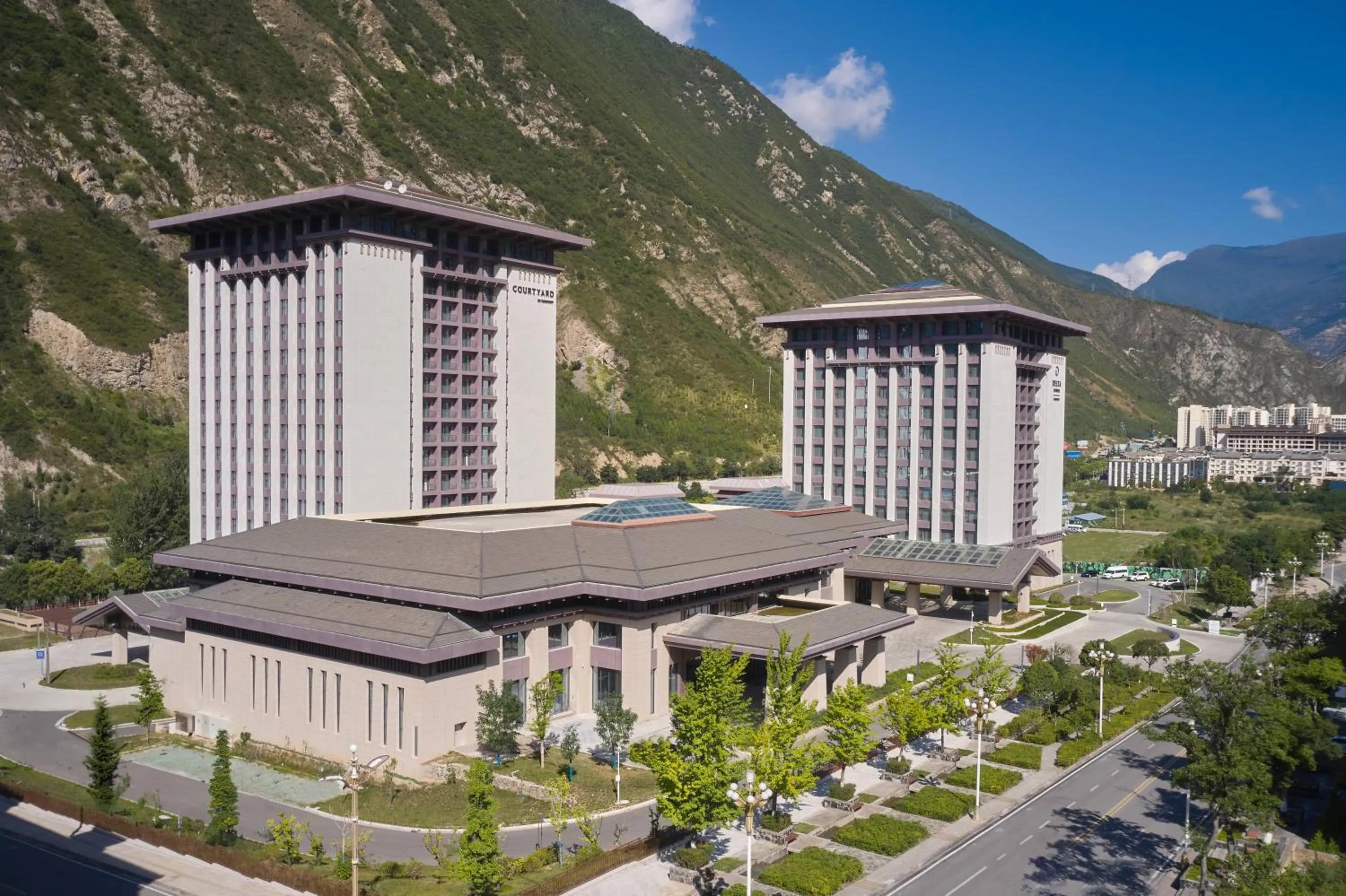Property building in Courtyard by Marriott Jiuzhaigou