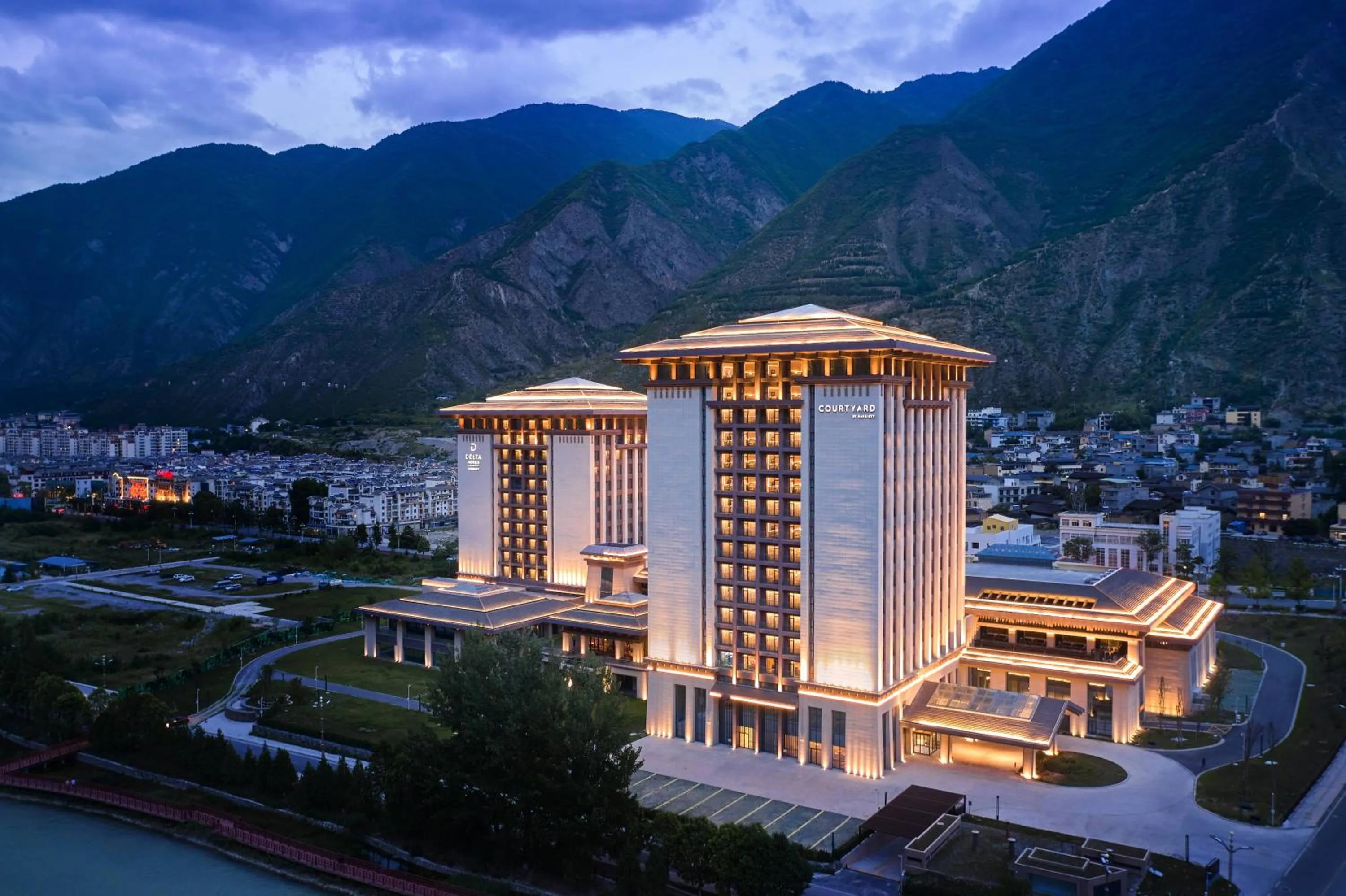 Property building in Courtyard by Marriott Jiuzhaigou