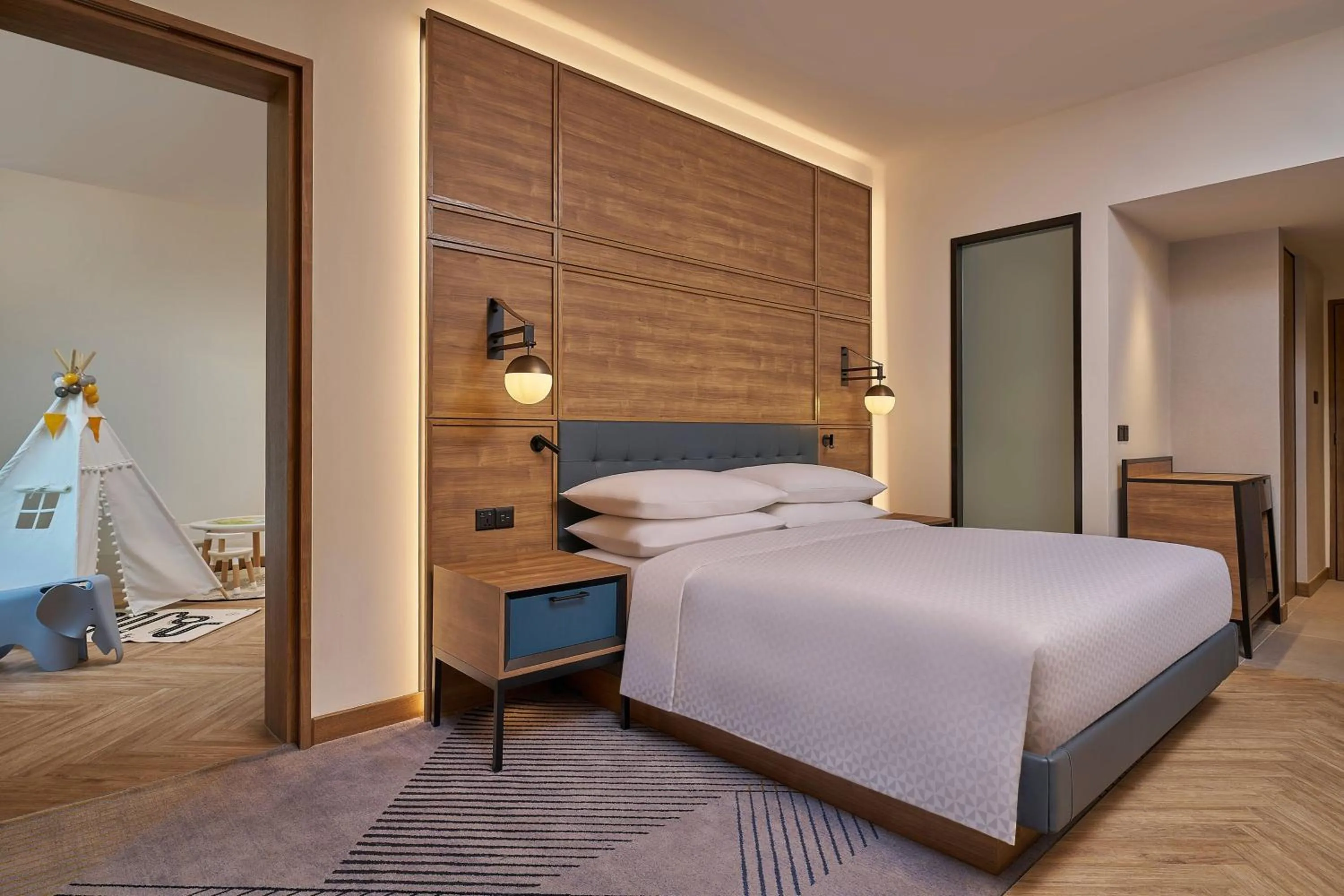 Photo of the whole room, Bed in Four Points by Sheraton Kuala Lumpur, City Centre