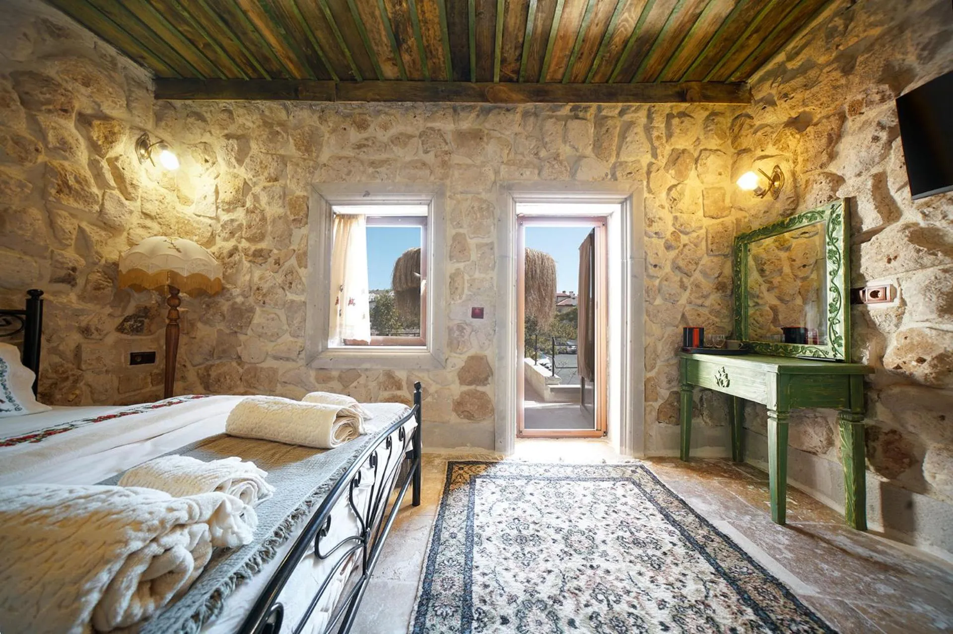 TV and multimedia in Aysel Inn House