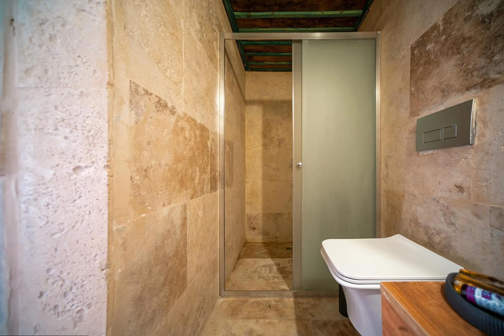 Toilet in Aysel Inn House