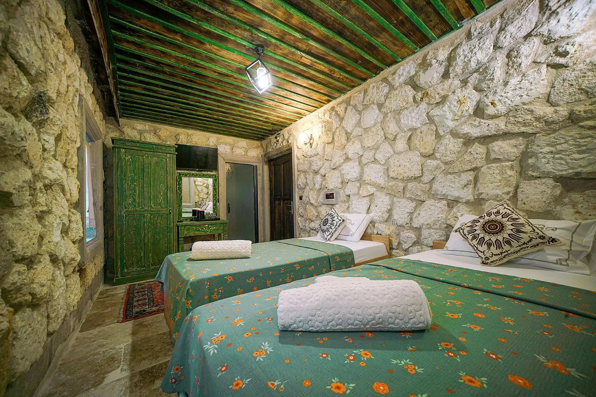 Photo of the whole room in Aysel Inn House