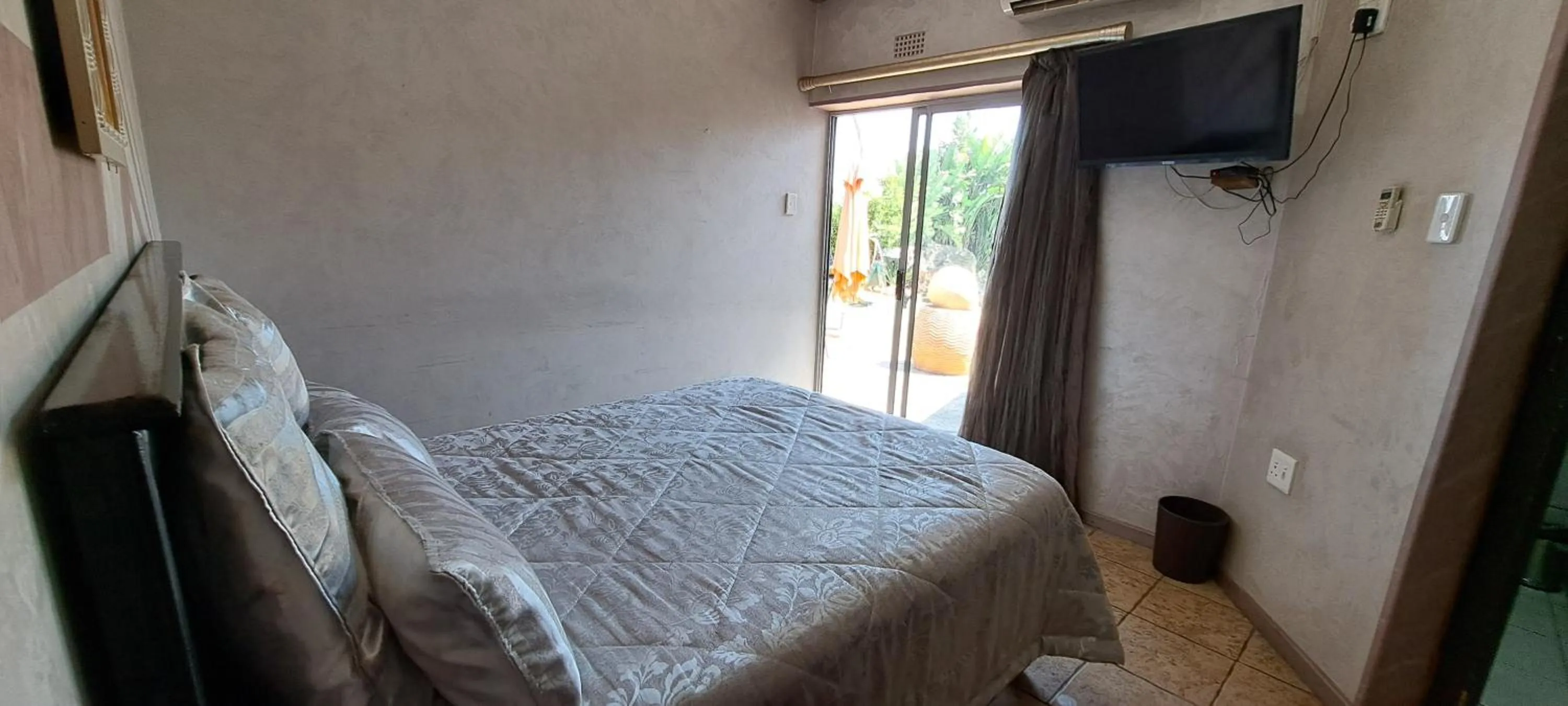 Bedroom in Petra Lodge