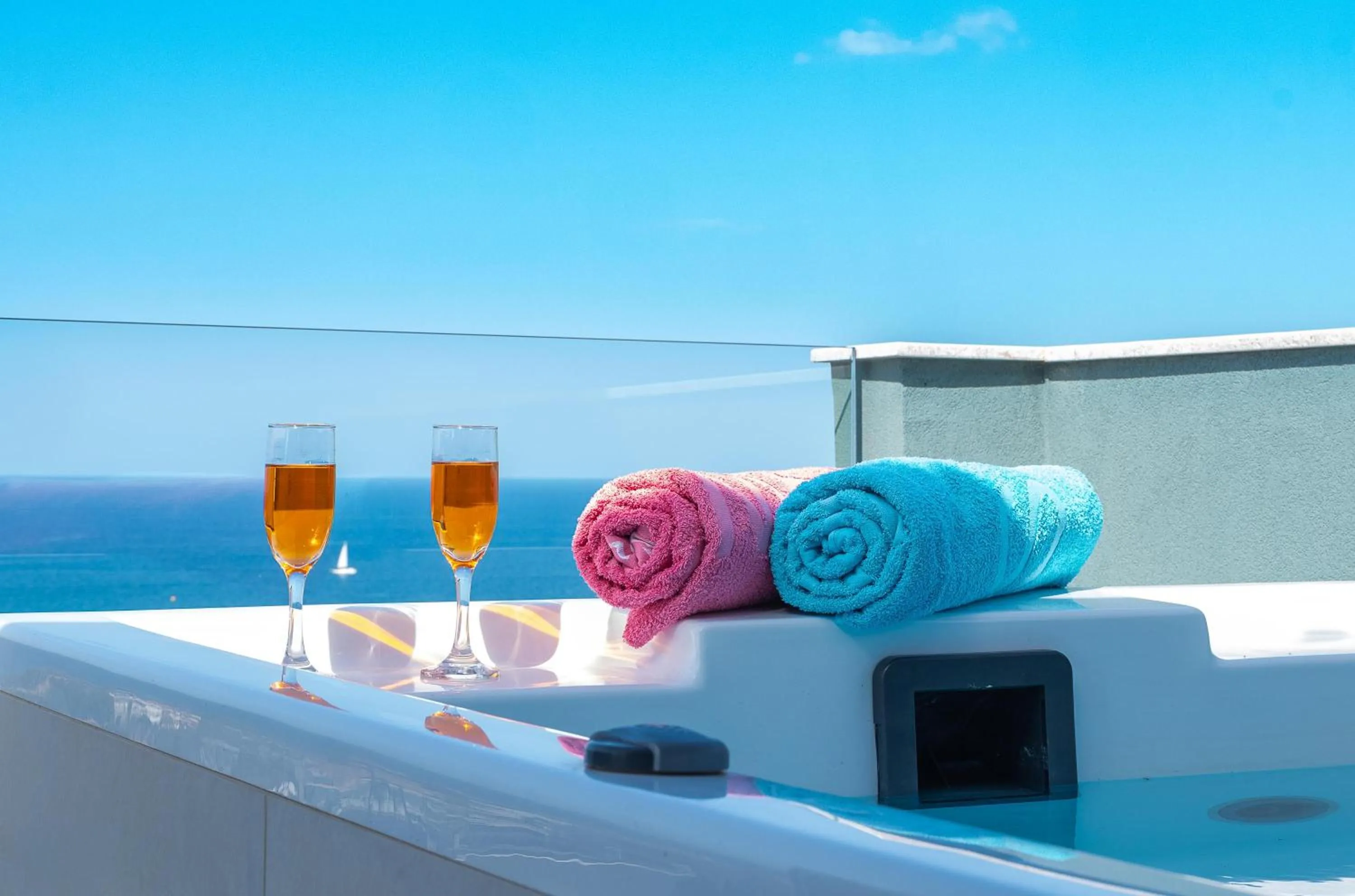 Suite with Hot Tub in Evalia Apartments