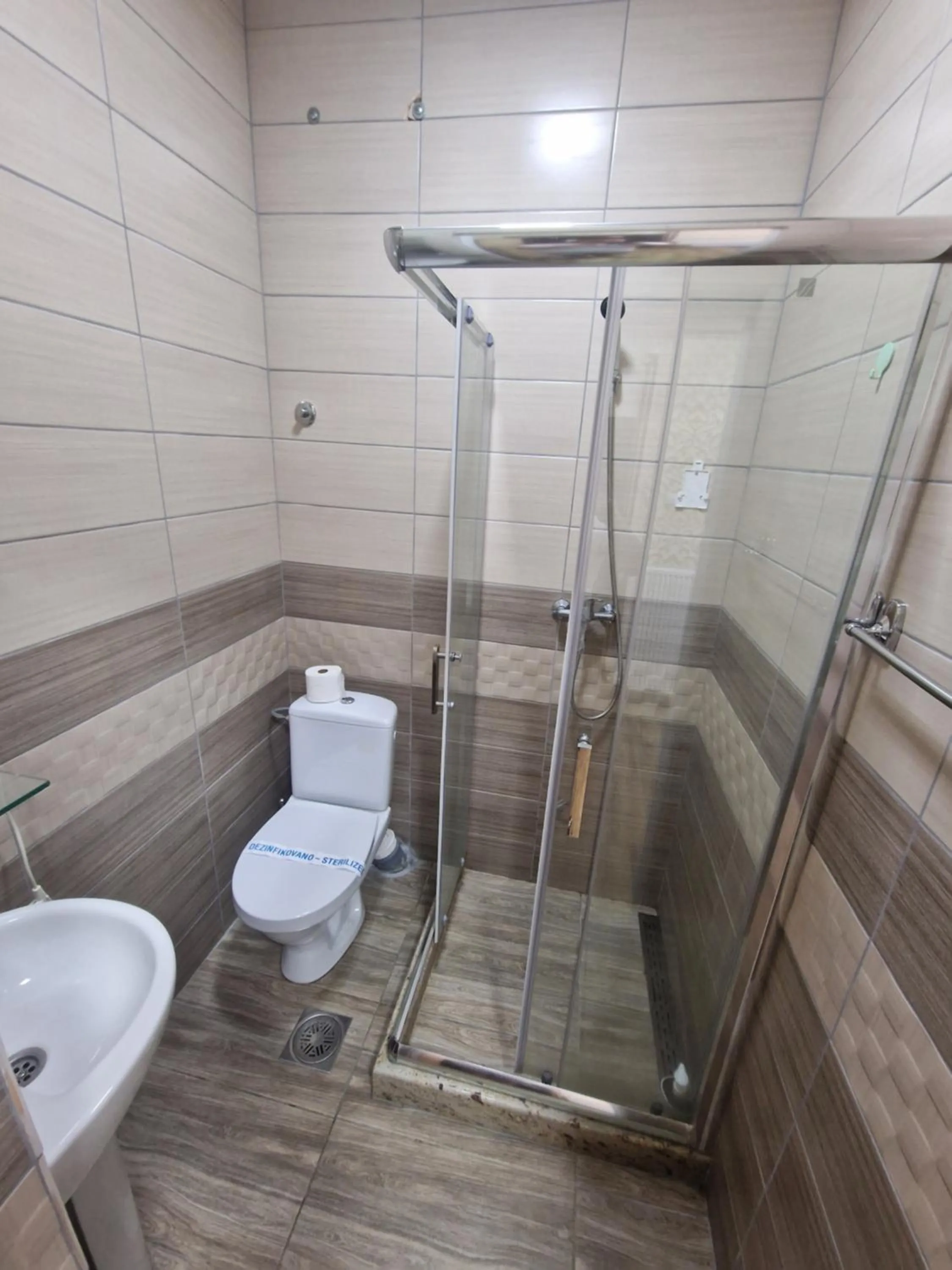 Shower in Hotel Saradis