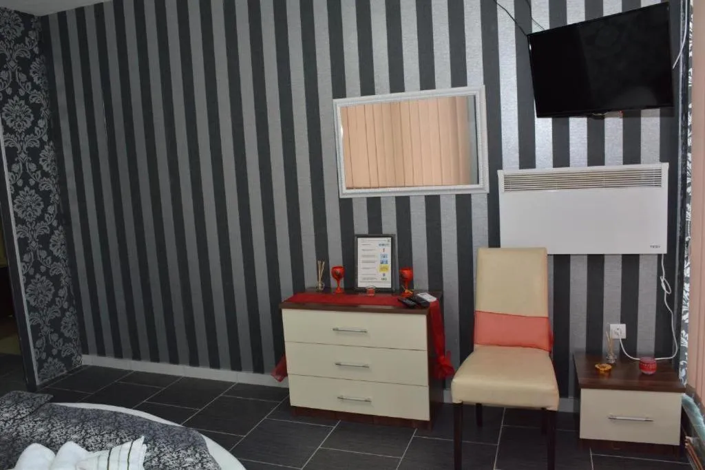 TV and multimedia in Hotel Saradis