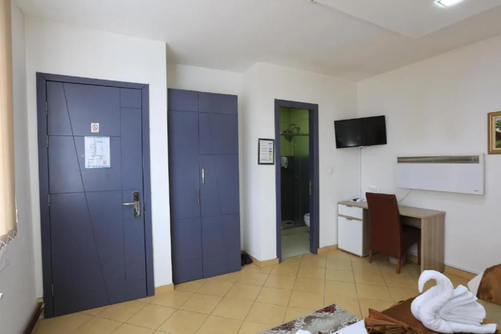 TV and multimedia in Hotel Saradis