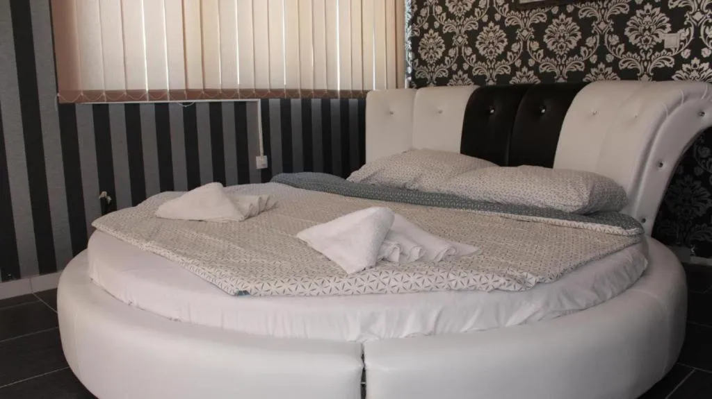 Bed in Hotel Saradis